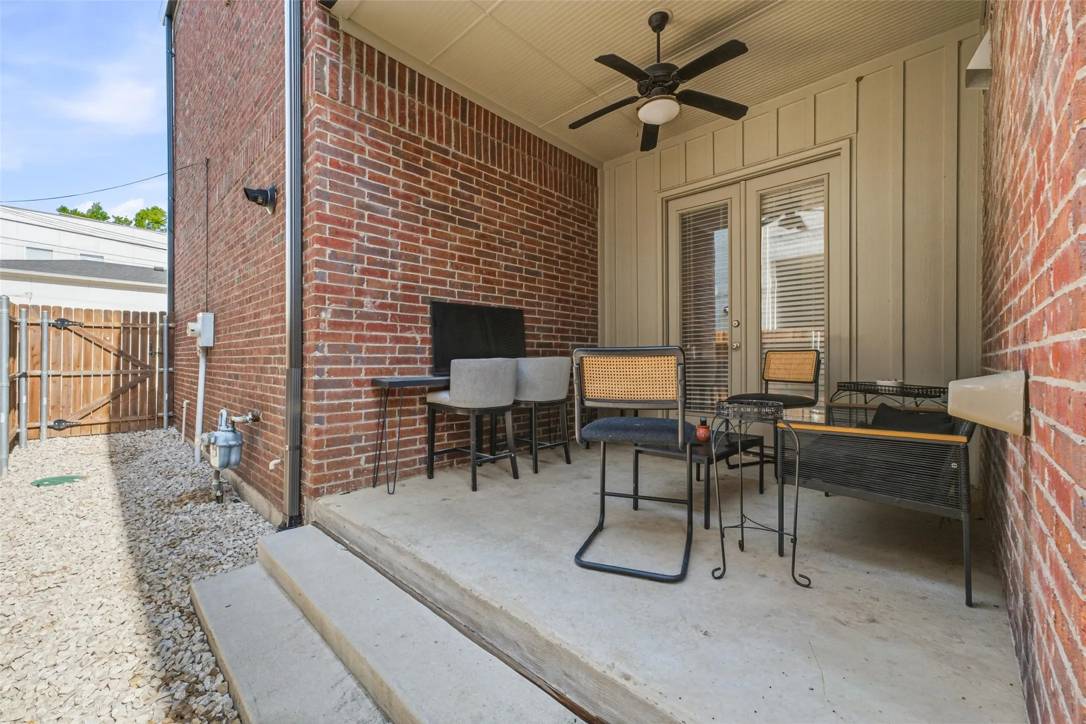 Duplex For Rent in Tarrant County , 210 Wimberly Street, Fort Worth, Texas 76107, 3 Bedroom, 3 Bathroom, 2 Garage spaces, 2,081 Sqft, built in 2017, mls#21353423, Real Estate Agent in Fort Worth, Homes For Rent in Tarrant county, Homes For Rent in Fort Worth, Realtor in Fort Worth Texas, Real Estate Brokerage Independent Realty Texas, Luminita Cordes Realtor