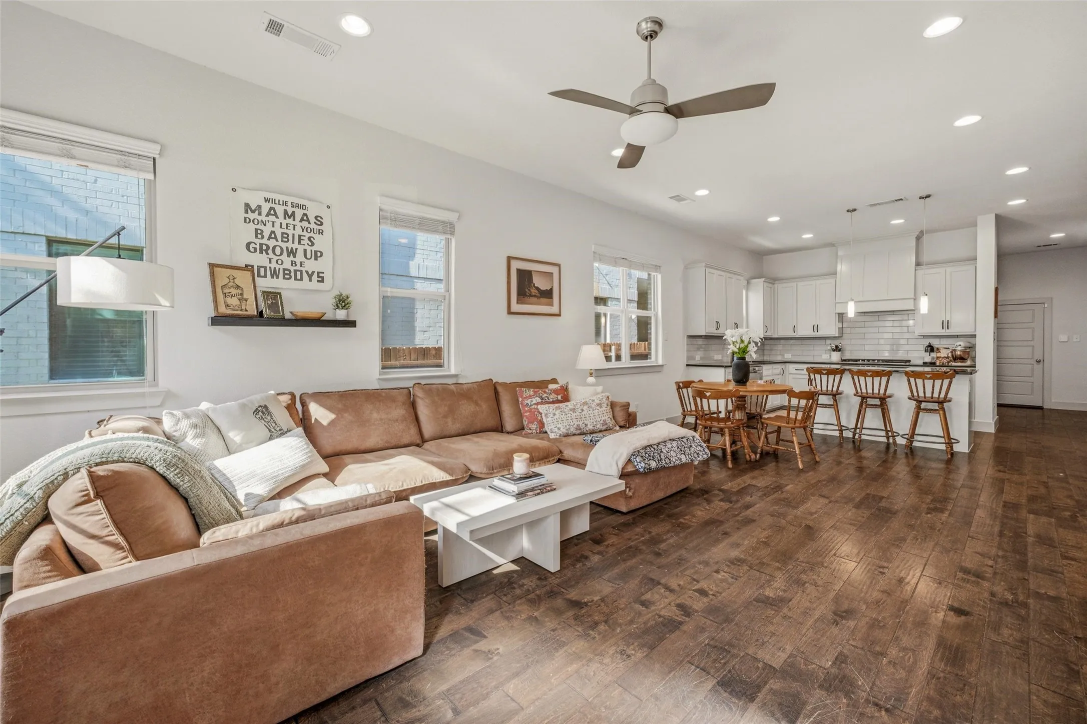 Duplex For Rent in Tarrant County , 210 Wimberly Street, Fort Worth, Texas 76107, 3 Bedroom, 3 Bathroom, 2 Garage spaces, 2,081 Sqft, built in 2017, mls#21353423, Real Estate Agent in Fort Worth, Homes For Rent in Tarrant county, Homes For Rent in Fort Worth, Realtor in Fort Worth Texas, Real Estate Brokerage Independent Realty Texas, Luminita Cordes Realtor