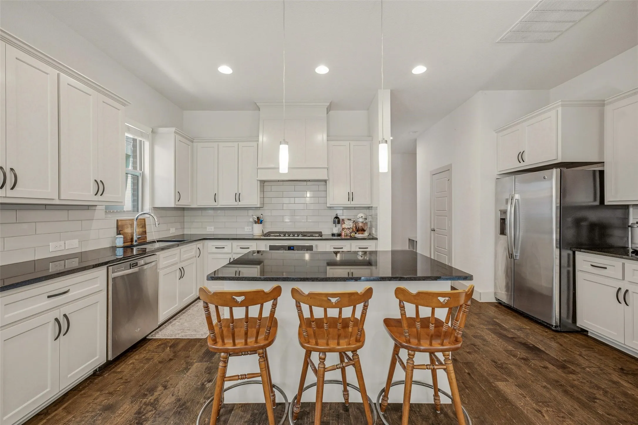 Duplex For Rent in Tarrant County , 210 Wimberly Street, Fort Worth, Texas 76107, 3 Bedroom, 3 Bathroom, 2 Garage spaces, 2,081 Sqft, built in 2017, mls#21353423, Real Estate Agent in Fort Worth, Homes For Rent in Tarrant county, Homes For Rent in Fort Worth, Realtor in Fort Worth Texas, Real Estate Brokerage Independent Realty Texas, Luminita Cordes Realtor