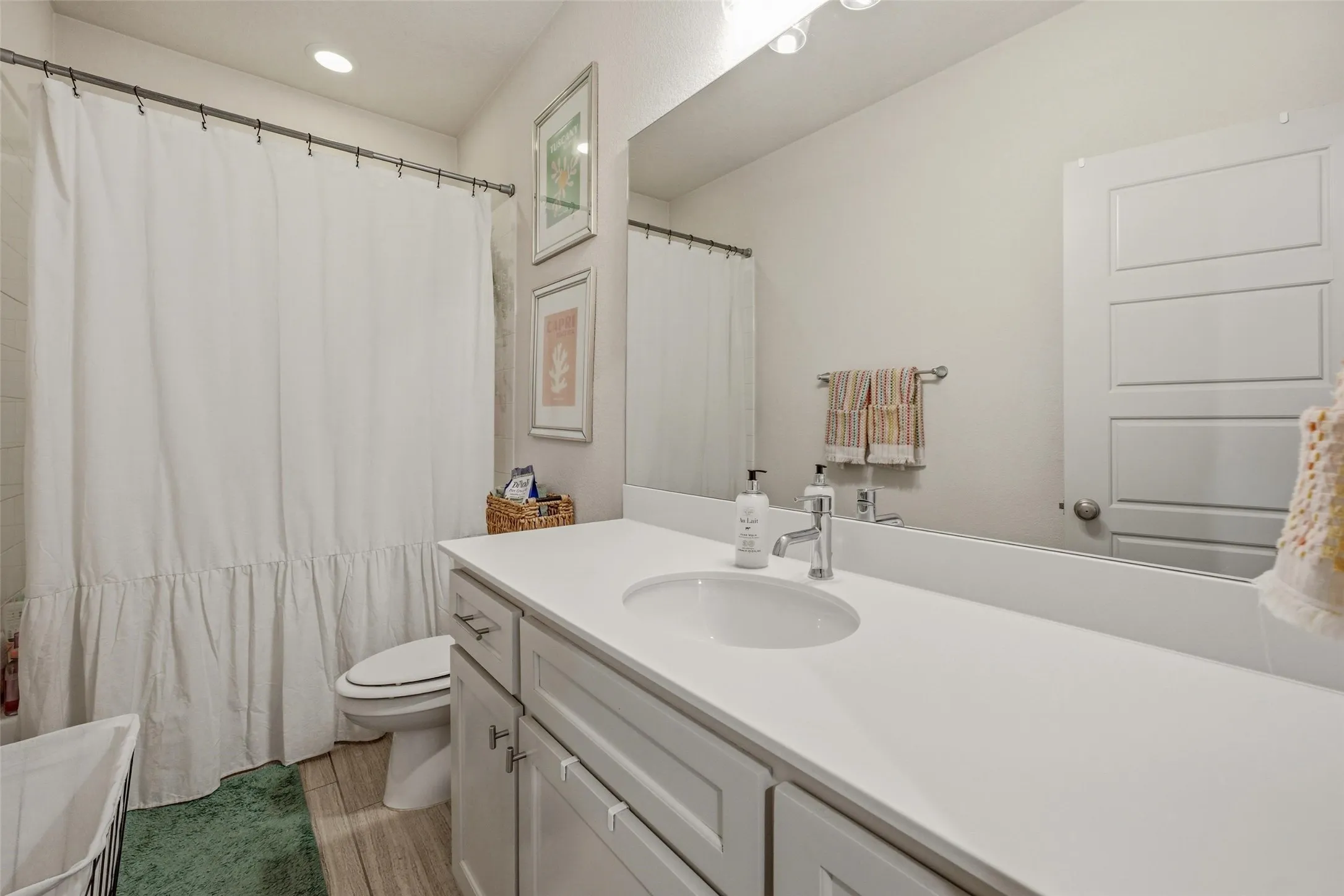 Duplex For Rent in Tarrant County , 210 Wimberly Street, Fort Worth, Texas 76107, 3 Bedroom, 3 Bathroom, 2 Garage spaces, 2,081 Sqft, built in 2017, mls#21353423, Real Estate Agent in Fort Worth, Homes For Rent in Tarrant county, Homes For Rent in Fort Worth, Realtor in Fort Worth Texas, Real Estate Brokerage Independent Realty Texas, Luminita Cordes Realtor