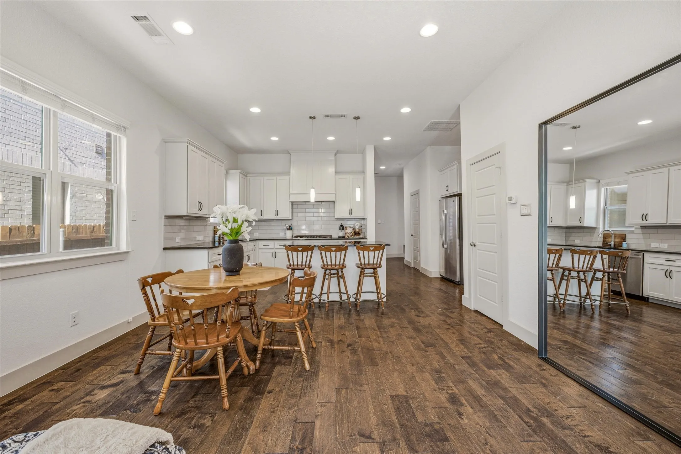 Duplex For Rent in Tarrant County , 210 Wimberly Street, Fort Worth, Texas 76107, 3 Bedroom, 3 Bathroom, 2 Garage spaces, 2,081 Sqft, built in 2017, mls#21353423, Real Estate Agent in Fort Worth, Homes For Rent in Tarrant county, Homes For Rent in Fort Worth, Realtor in Fort Worth Texas, Real Estate Brokerage Independent Realty Texas, Luminita Cordes Realtor