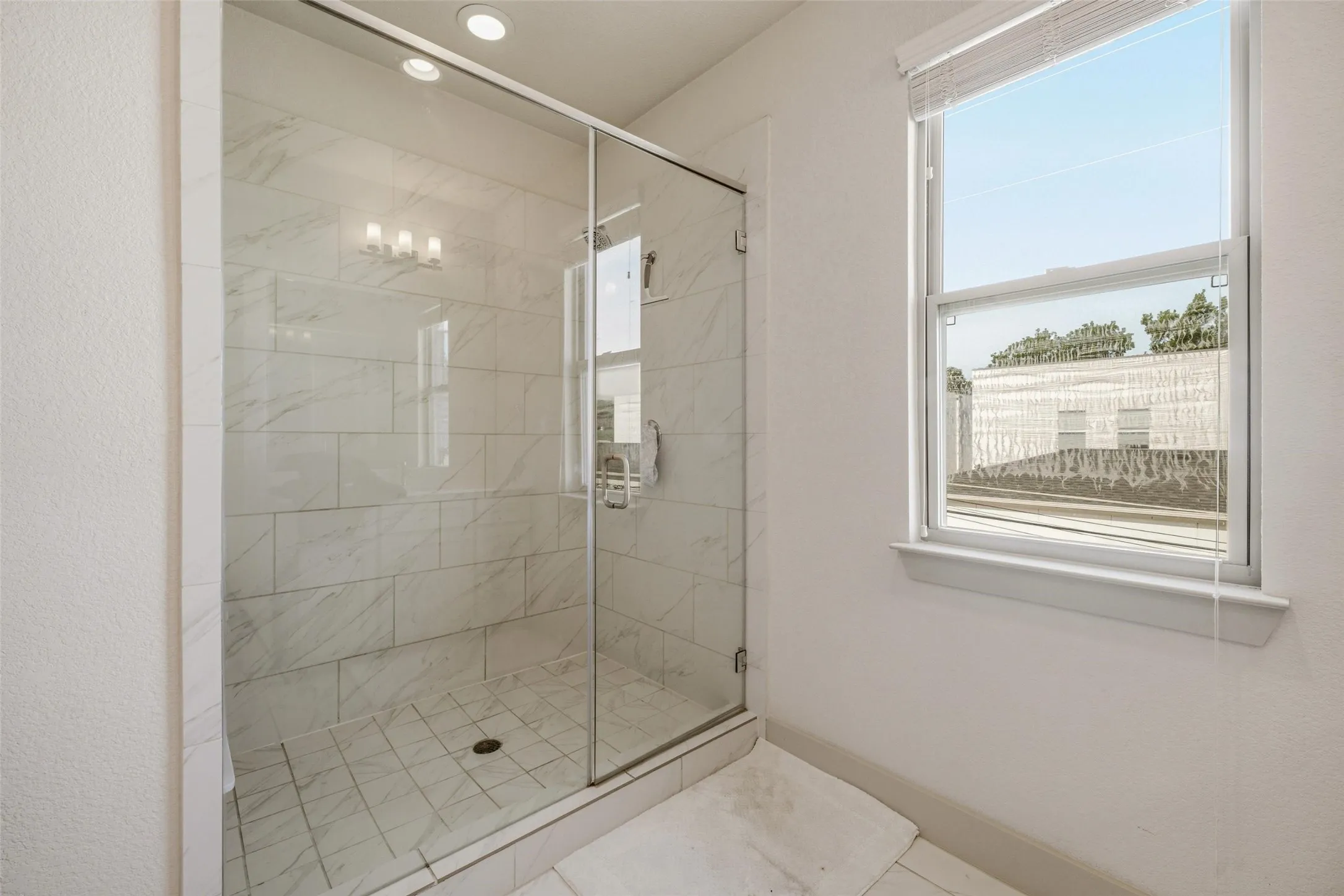 Duplex For Rent in Tarrant County , 210 Wimberly Street, Fort Worth, Texas 76107, 3 Bedroom, 3 Bathroom, 2 Garage spaces, 2,081 Sqft, built in 2017, mls#21353423, Real Estate Agent in Fort Worth, Homes For Rent in Tarrant county, Homes For Rent in Fort Worth, Realtor in Fort Worth Texas, Real Estate Brokerage Independent Realty Texas, Luminita Cordes Realtor