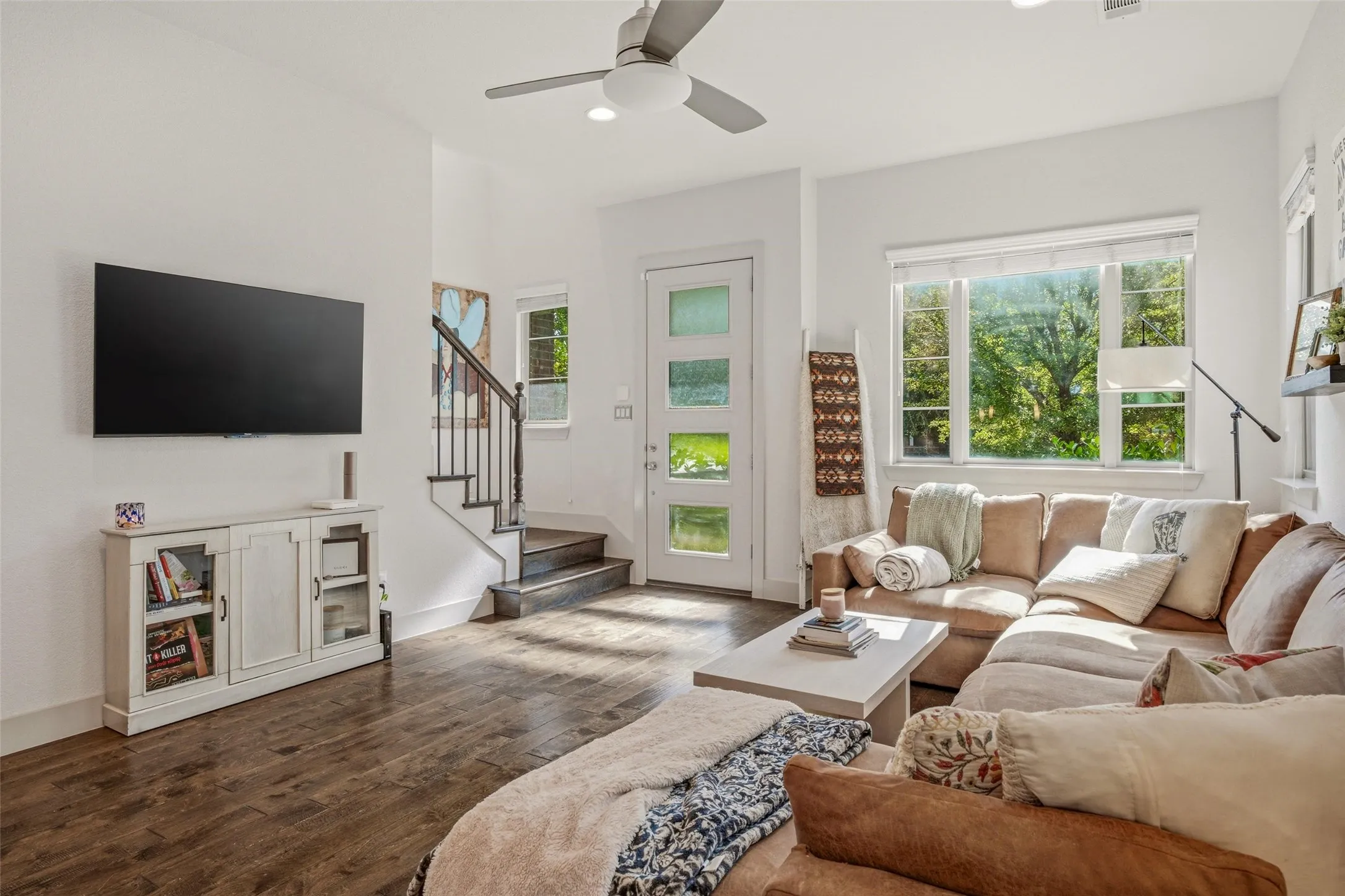 Duplex For Rent in Tarrant County , 210 Wimberly Street, Fort Worth, Texas 76107, 3 Bedroom, 3 Bathroom, 2 Garage spaces, 2,081 Sqft, built in 2017, mls#21353423, Real Estate Agent in Fort Worth, Homes For Rent in Tarrant county, Homes For Rent in Fort Worth, Realtor in Fort Worth Texas, Real Estate Brokerage Independent Realty Texas, Luminita Cordes Realtor