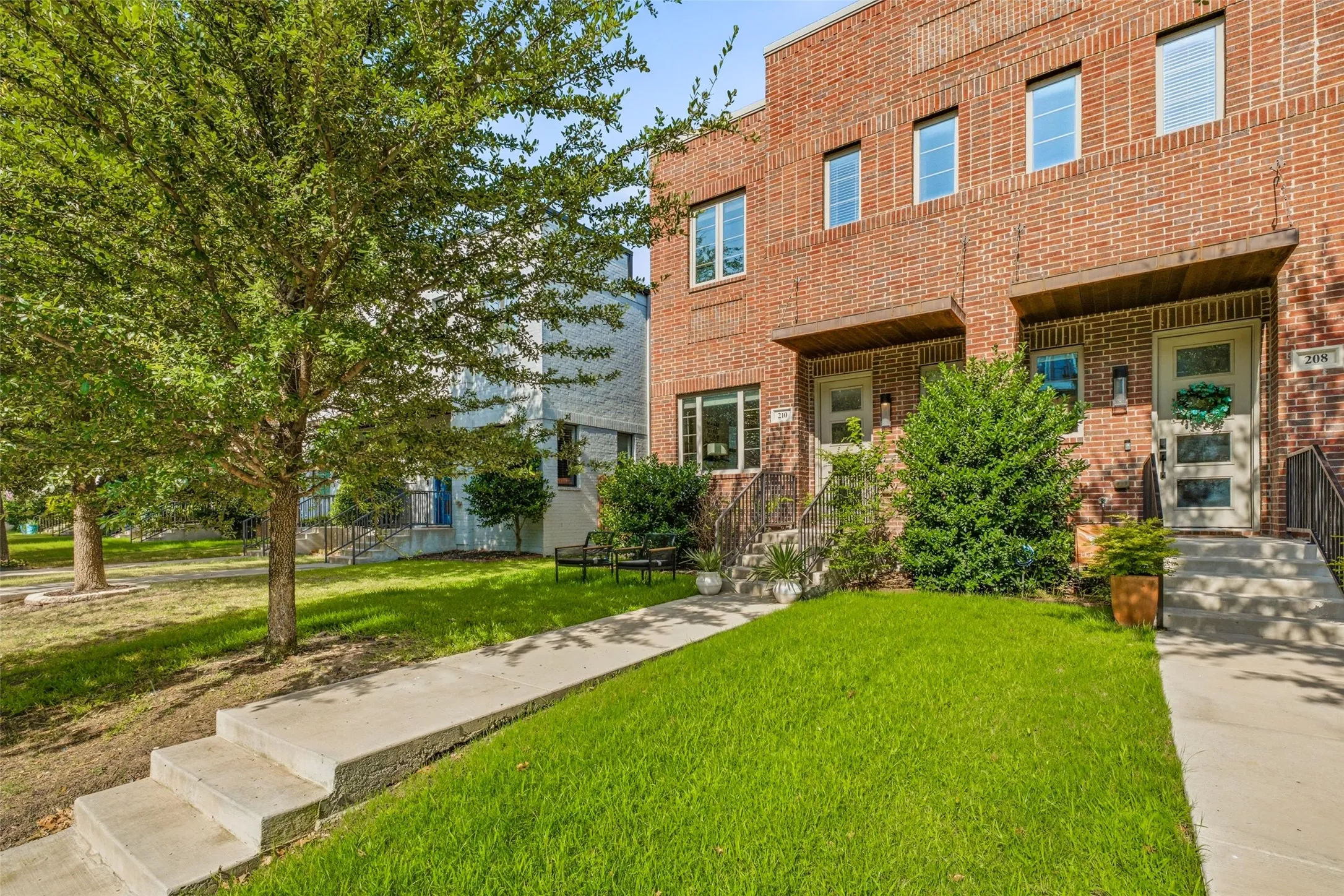 Duplex For Rent in Tarrant County , 210 Wimberly Street, Fort Worth, Texas 76107, 3 Bedroom, 3 Bathroom, 2 Garage spaces, 2,081 Sqft, built in 2017, mls#21353423, Real Estate Agent in Fort Worth, Homes For Rent in Tarrant county, Homes For Rent in Fort Worth, Realtor in Fort Worth Texas, Real Estate Brokerage Independent Realty Texas, Luminita Cordes Realtor