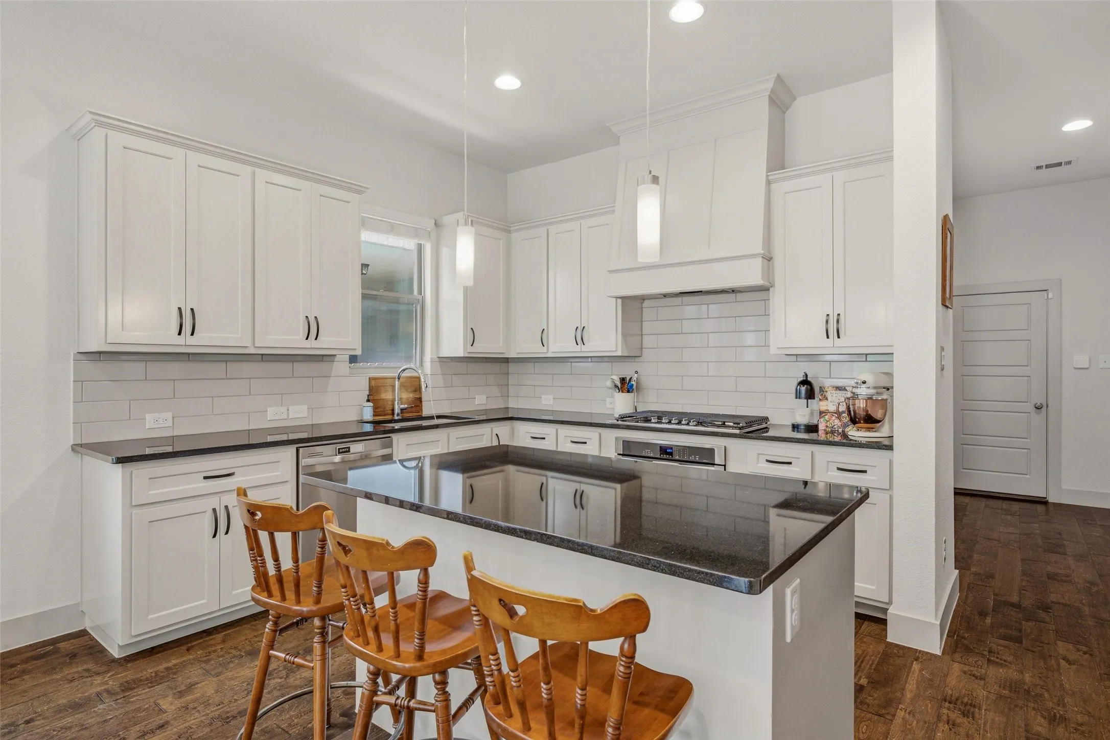 Duplex For Rent in Tarrant County , 210 Wimberly Street, Fort Worth, Texas 76107, 3 Bedroom, 3 Bathroom, 2 Garage spaces, 2,081 Sqft, built in 2017, mls#21353423, Real Estate Agent in Fort Worth, Homes For Rent in Tarrant county, Homes For Rent in Fort Worth, Realtor in Fort Worth Texas, Real Estate Brokerage Independent Realty Texas, Luminita Cordes Realtor