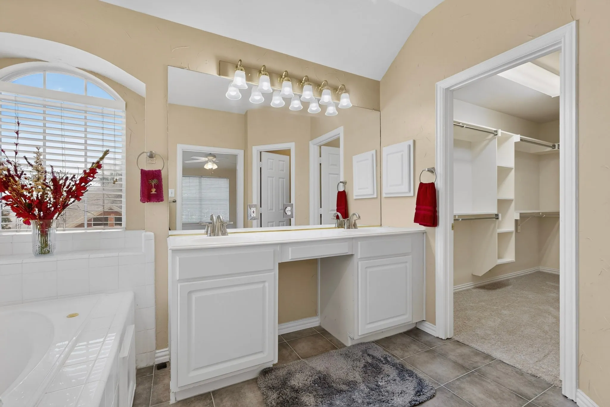 Large primary bathroom, double vanity, separate shower and tub