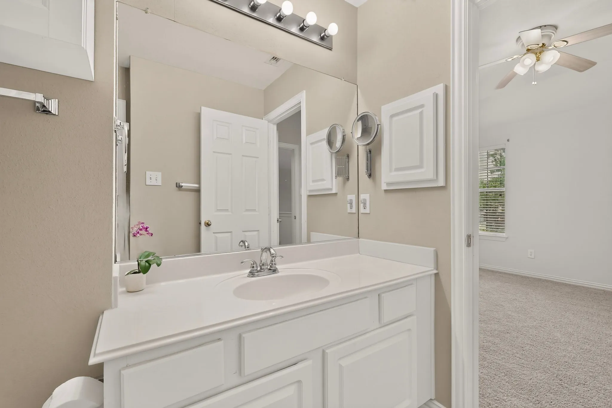 Full bath on second floor