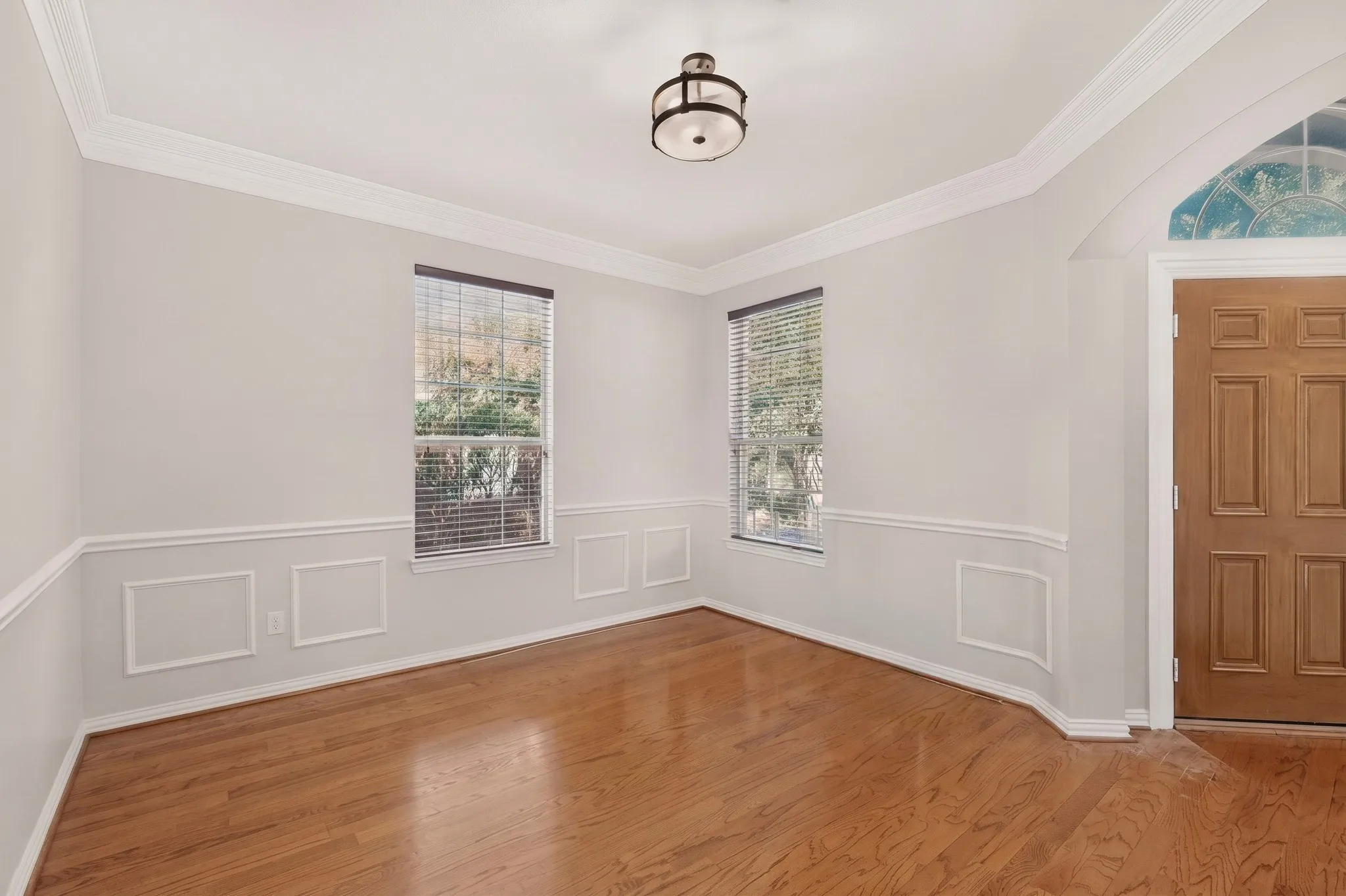 Formal dining room - great space for entertaining