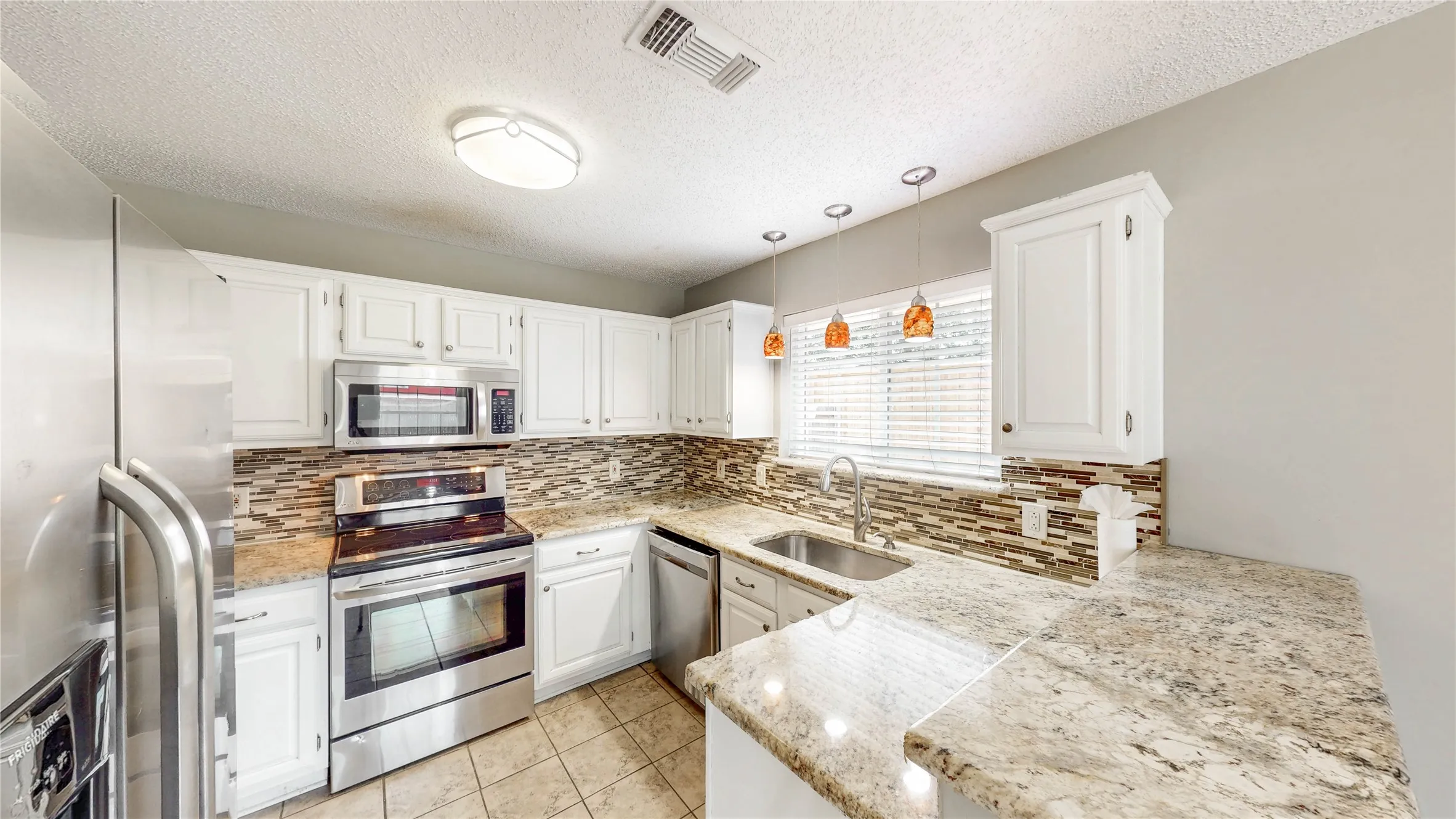 Single Family Residence For Sale in Denton County , 1109 Stapleton Lane, Flower Mound, Texas 75028, 3 Bedroom, 2 Bathroom, 2 Garage spaces, 1,571 Sqft, built in 1983, mls#21353403, Real Estate Agent in Flower Mound, Homes For Sale in Denton county, Homes For Sale in Flower Mound, Realtor in Flower Mound Texas, Real Estate Brokerage Independent Realty Texas, Luminita Cordes Realtor