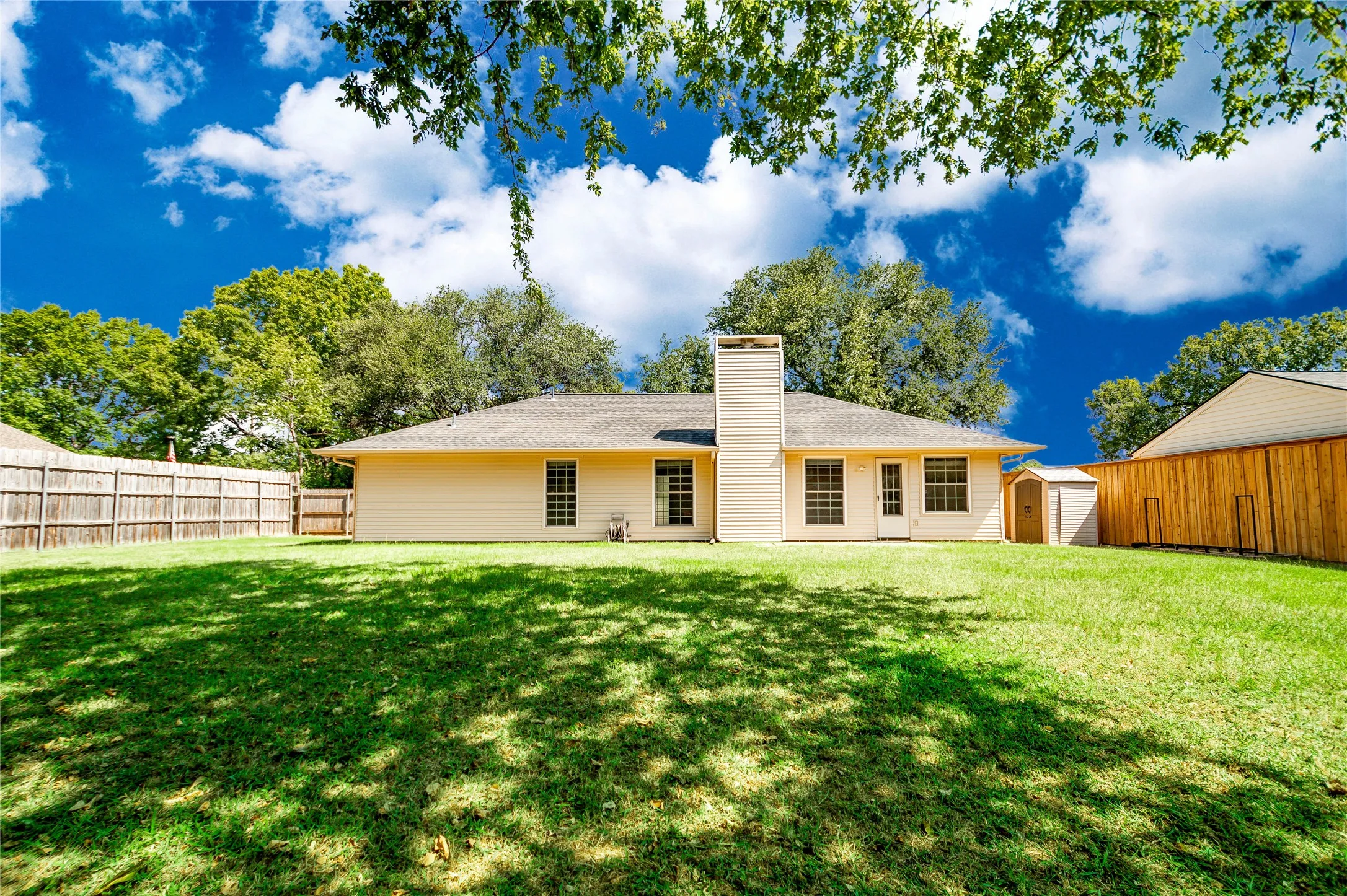 Single Family Residence For Sale in Denton County , 1109 Stapleton Lane, Flower Mound, Texas 75028, 3 Bedroom, 2 Bathroom, 2 Garage spaces, 1,571 Sqft, built in 1983, mls#21353403, Real Estate Agent in Flower Mound, Homes For Sale in Denton county, Homes For Sale in Flower Mound, Realtor in Flower Mound Texas, Real Estate Brokerage Independent Realty Texas, Luminita Cordes Realtor