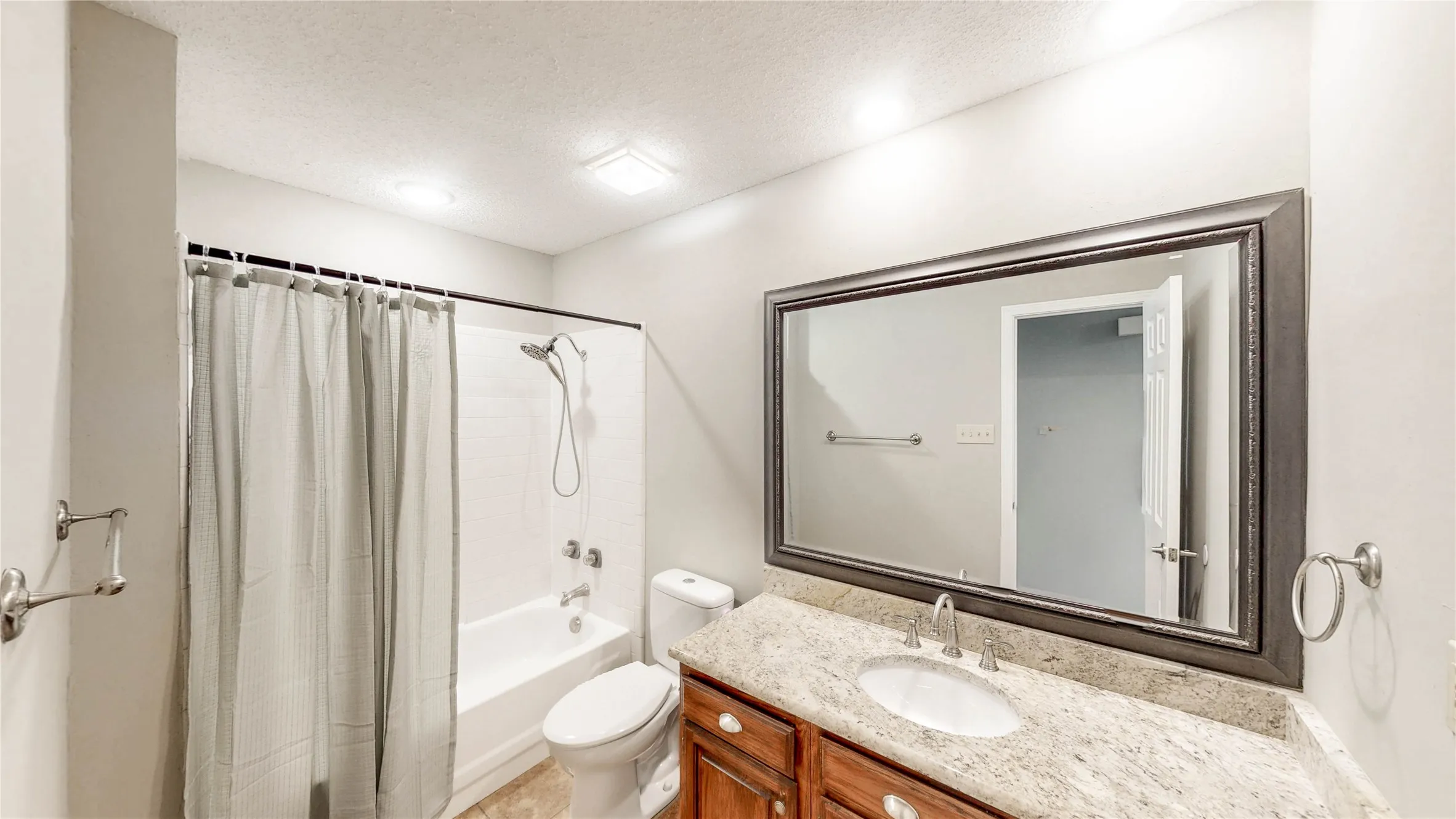 Single Family Residence For Sale in Denton County , 1109 Stapleton Lane, Flower Mound, Texas 75028, 3 Bedroom, 2 Bathroom, 2 Garage spaces, 1,571 Sqft, built in 1983, mls#21353403, Real Estate Agent in Flower Mound, Homes For Sale in Denton county, Homes For Sale in Flower Mound, Realtor in Flower Mound Texas, Real Estate Brokerage Independent Realty Texas, Luminita Cordes Realtor