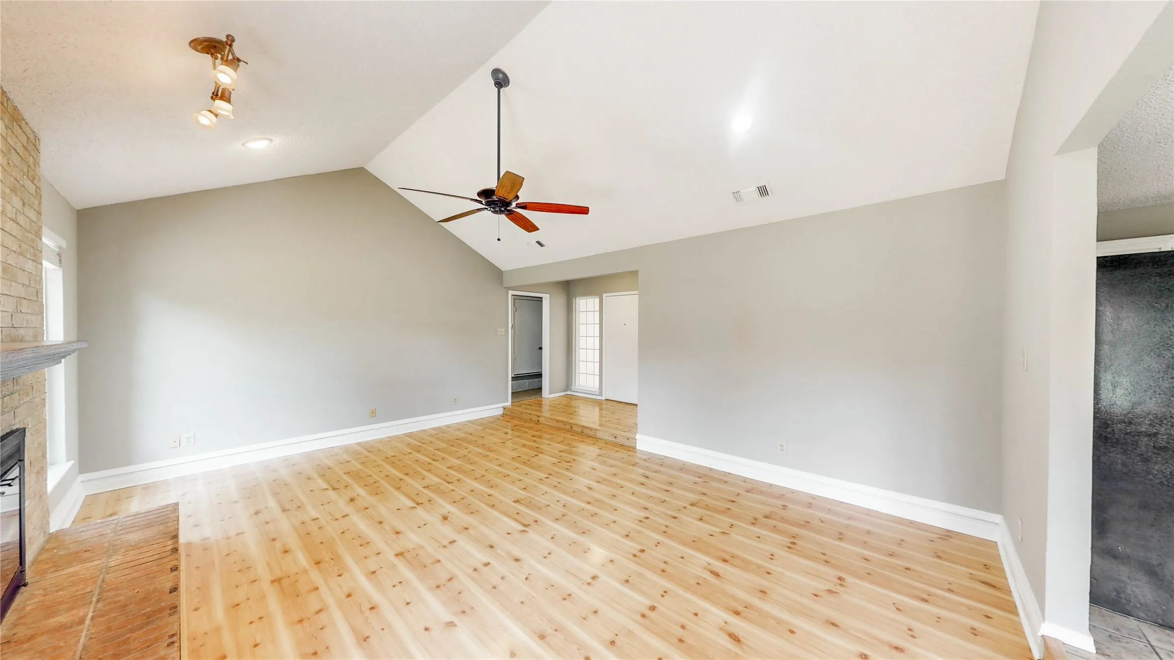 Single Family Residence For Sale in Denton County , 1109 Stapleton Lane, Flower Mound, Texas 75028, 3 Bedroom, 2 Bathroom, 2 Garage spaces, 1,571 Sqft, built in 1983, mls#21353403, Real Estate Agent in Flower Mound, Homes For Sale in Denton county, Homes For Sale in Flower Mound, Realtor in Flower Mound Texas, Real Estate Brokerage Independent Realty Texas, Luminita Cordes Realtor