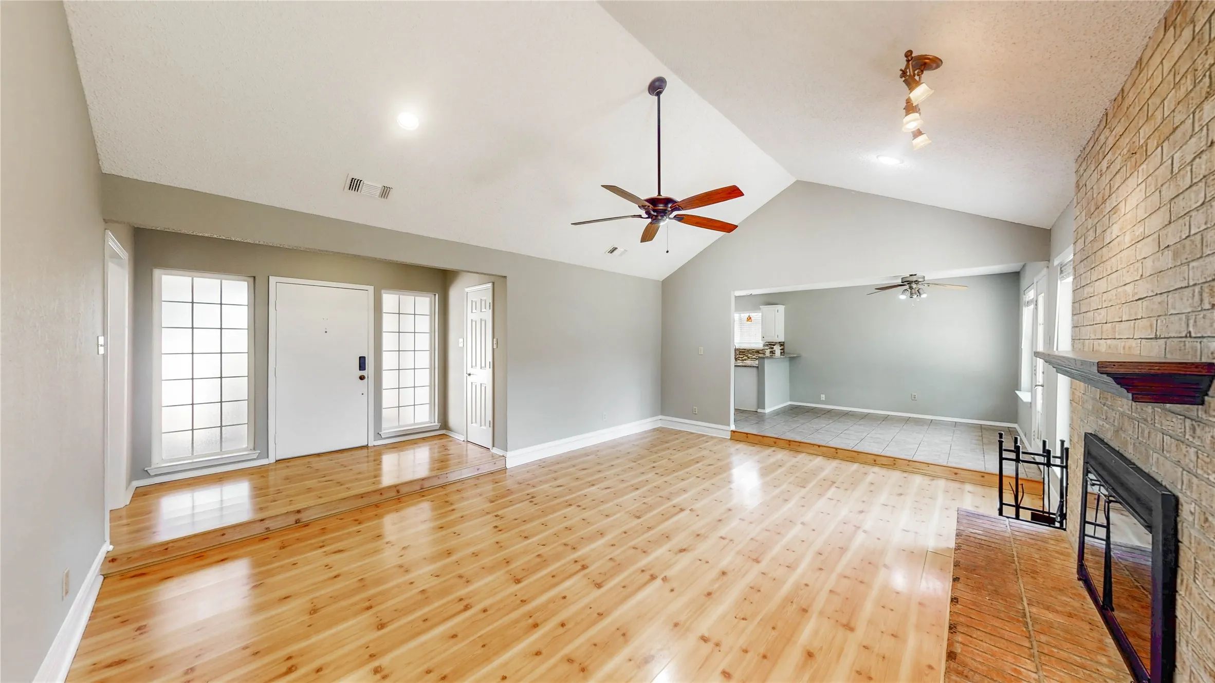 Single Family Residence For Sale in Denton County , 1109 Stapleton Lane, Flower Mound, Texas 75028, 3 Bedroom, 2 Bathroom, 2 Garage spaces, 1,571 Sqft, built in 1983, mls#21353403, Real Estate Agent in Flower Mound, Homes For Sale in Denton county, Homes For Sale in Flower Mound, Realtor in Flower Mound Texas, Real Estate Brokerage Independent Realty Texas, Luminita Cordes Realtor