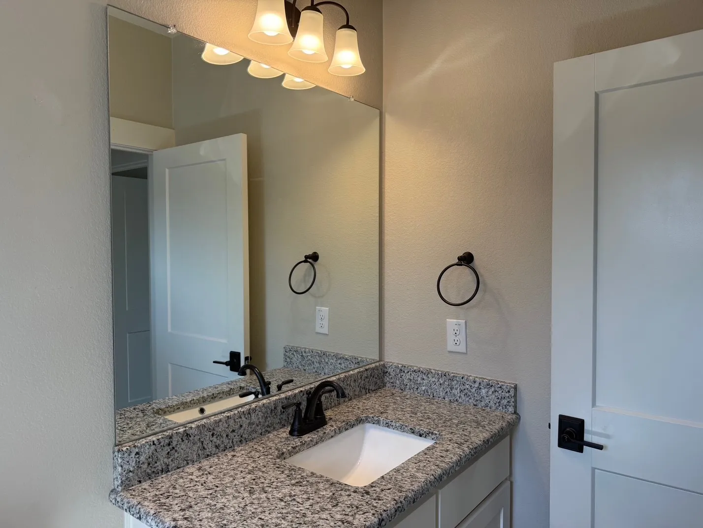 Single Family Residence For Rent in Grayson County , 4719 Indio Lane, Sherman, Texas 75092, 3 Bedroom, 2 Bathroom, 2 Garage spaces, 1,600 Sqft, built in 2021, mls#21326029, Real Estate Agent in Sherman, Homes For Rent in Grayson county, Homes For Rent in Sherman, Realtor in Sherman Texas, Real Estate Brokerage Independent Realty Texas, Luminita Cordes Realtor