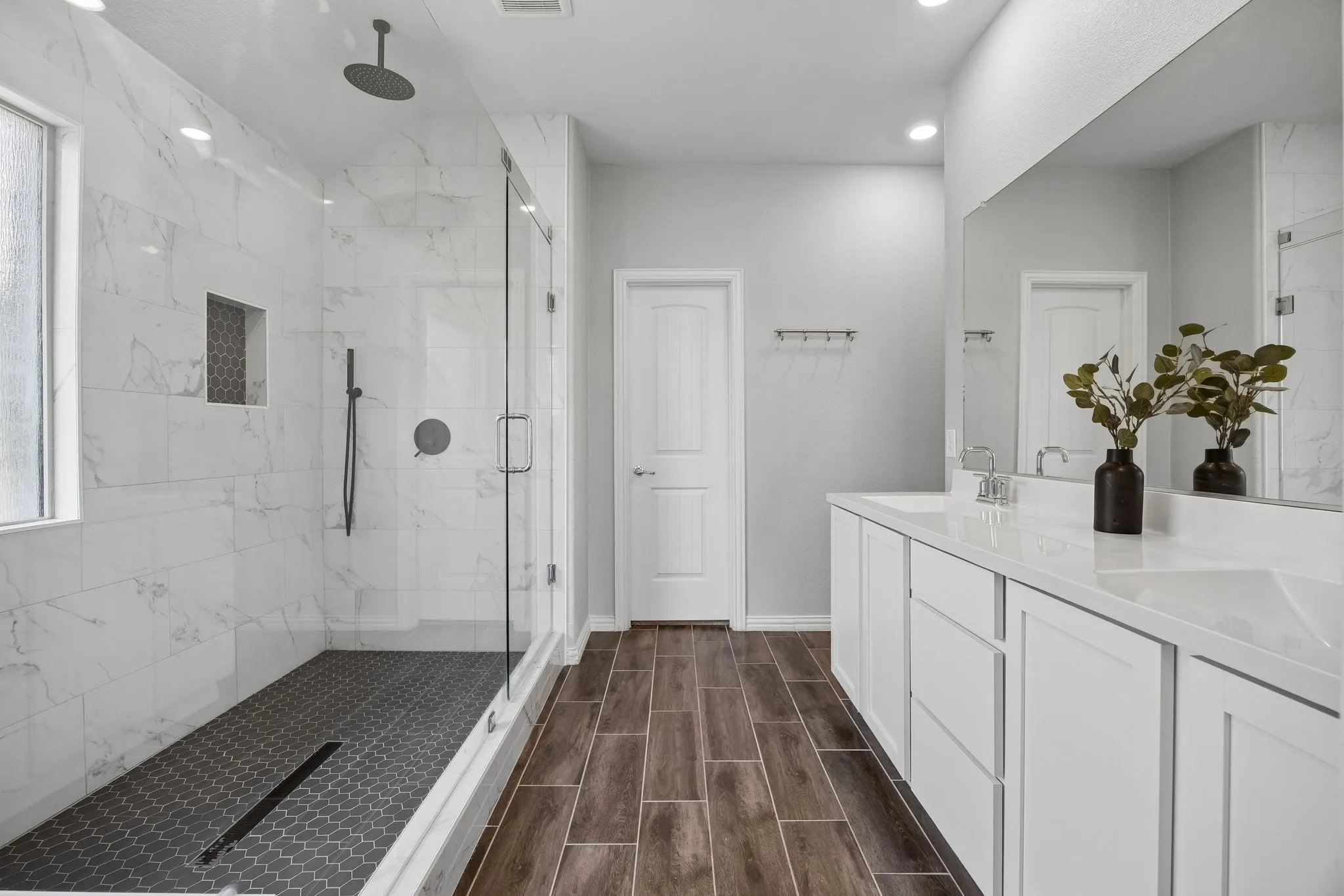 Single Family Residence For Sale in Kaufman County , 733 Mercy Street, Forney, Texas 75126, 4 Bedroom, 3 Bathroom, 2 Garage spaces, 2,373 Sqft, built in 2019, mls#21331081, Real Estate Agent in Forney, Homes For Sale in Kaufman county, Homes For Sale in Forney, Realtor in Forney Texas, Real Estate Brokerage Independent Realty Texas, Luminita Cordes Realtor
