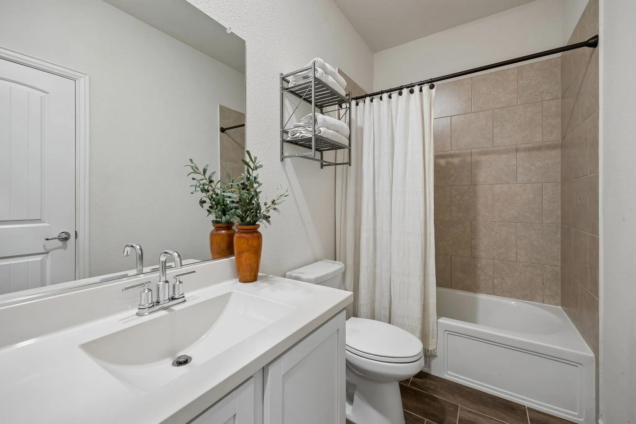 Single Family Residence For Sale in Kaufman County , 733 Mercy Street, Forney, Texas 75126, 4 Bedroom, 3 Bathroom, 2 Garage spaces, 2,373 Sqft, built in 2019, mls#21331081, Real Estate Agent in Forney, Homes For Sale in Kaufman county, Homes For Sale in Forney, Realtor in Forney Texas, Real Estate Brokerage Independent Realty Texas, Luminita Cordes Realtor