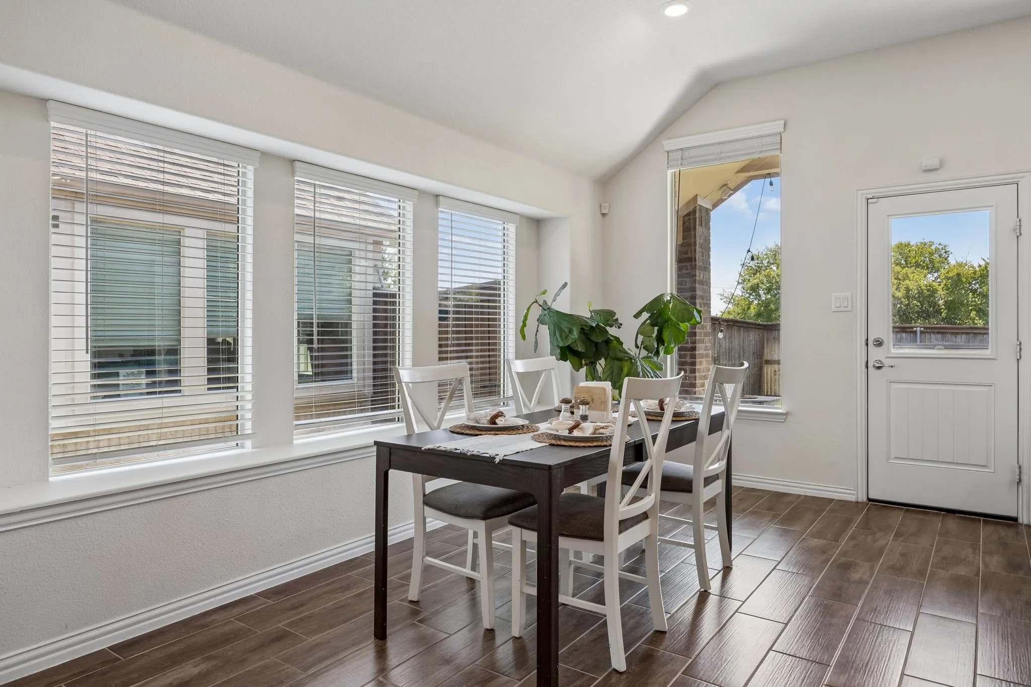 Single Family Residence For Sale in Kaufman County , 733 Mercy Street, Forney, Texas 75126, 4 Bedroom, 3 Bathroom, 2 Garage spaces, 2,373 Sqft, built in 2019, mls#21331081, Real Estate Agent in Forney, Homes For Sale in Kaufman county, Homes For Sale in Forney, Realtor in Forney Texas, Real Estate Brokerage Independent Realty Texas, Luminita Cordes Realtor
