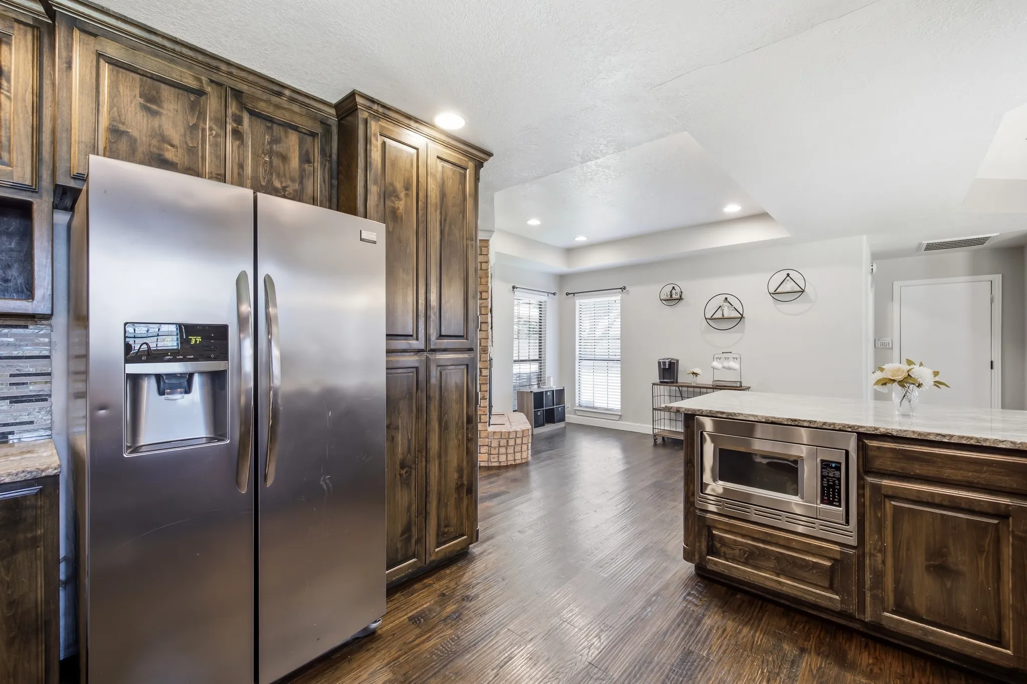 Single Family Residence For Sale in Denton County , 11 Edgemere Drive, Trophy Club, Texas 76262, 3 Bedroom, 3 Bathroom, 2 Garage spaces, 2,068 Sqft, built in 1984, mls#21350546, Real Estate Agent in Trophy Club, Homes For Sale in Denton county, Homes For Sale in Trophy Club, Realtor in Trophy Club Texas, Real Estate Brokerage Independent Realty Texas, Luminita Cordes Realtor