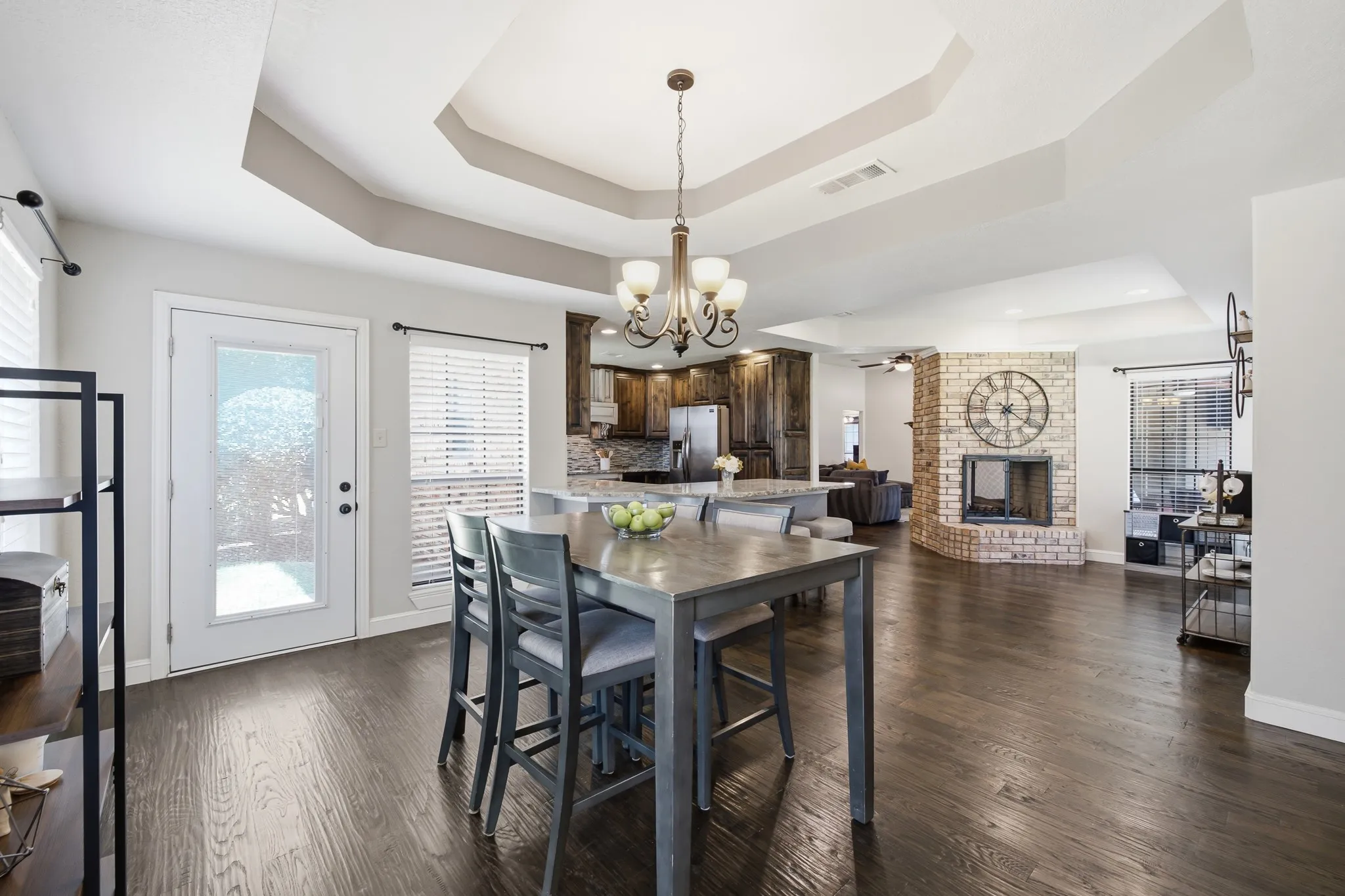 Single Family Residence For Sale in Denton County , 11 Edgemere Drive, Trophy Club, Texas 76262, 3 Bedroom, 3 Bathroom, 2 Garage spaces, 2,068 Sqft, built in 1984, mls#21350546, Real Estate Agent in Trophy Club, Homes For Sale in Denton county, Homes For Sale in Trophy Club, Realtor in Trophy Club Texas, Real Estate Brokerage Independent Realty Texas, Luminita Cordes Realtor
