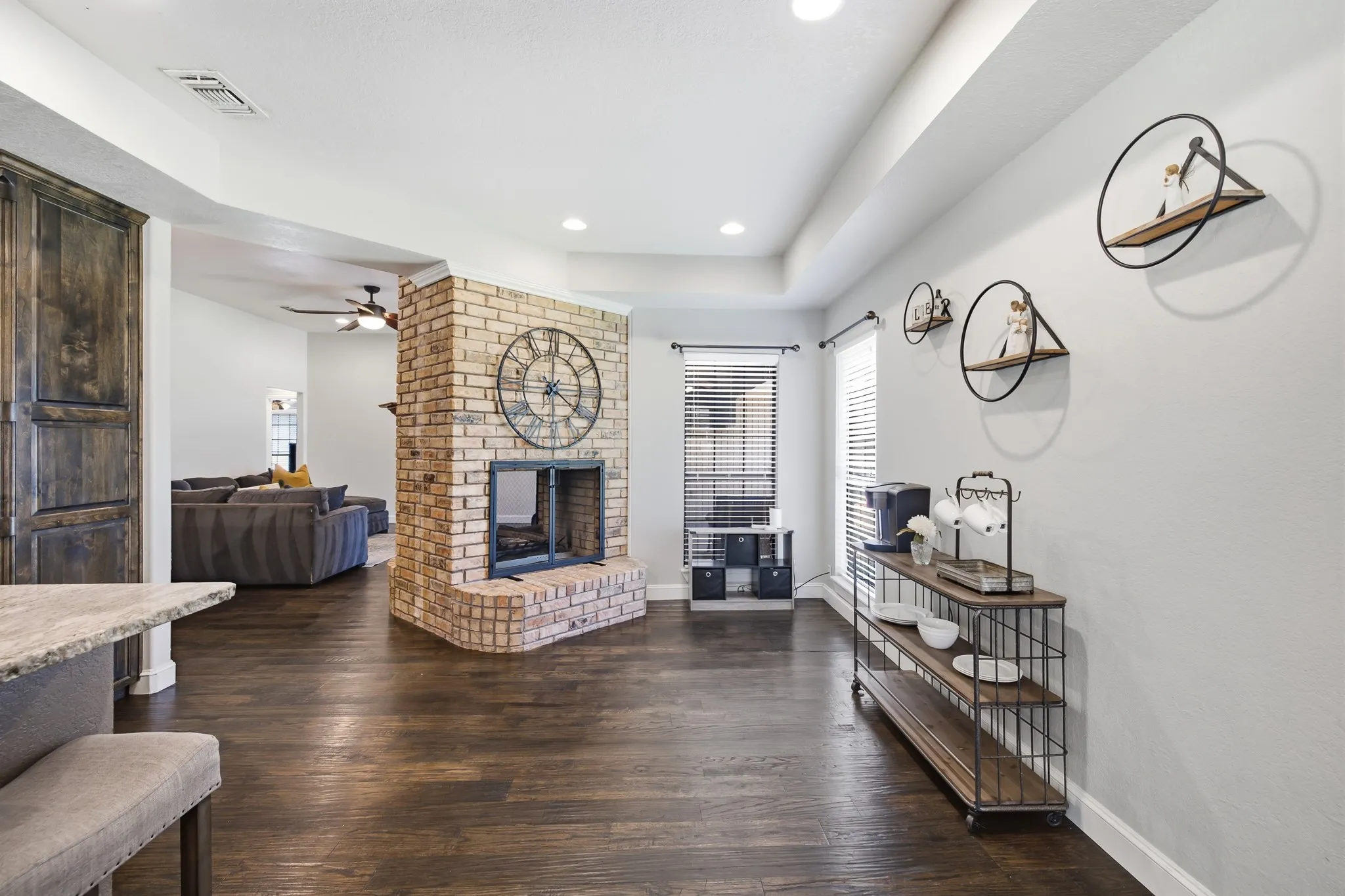Single Family Residence For Sale in Denton County , 11 Edgemere Drive, Trophy Club, Texas 76262, 3 Bedroom, 3 Bathroom, 2 Garage spaces, 2,068 Sqft, built in 1984, mls#21350546, Real Estate Agent in Trophy Club, Homes For Sale in Denton county, Homes For Sale in Trophy Club, Realtor in Trophy Club Texas, Real Estate Brokerage Independent Realty Texas, Luminita Cordes Realtor