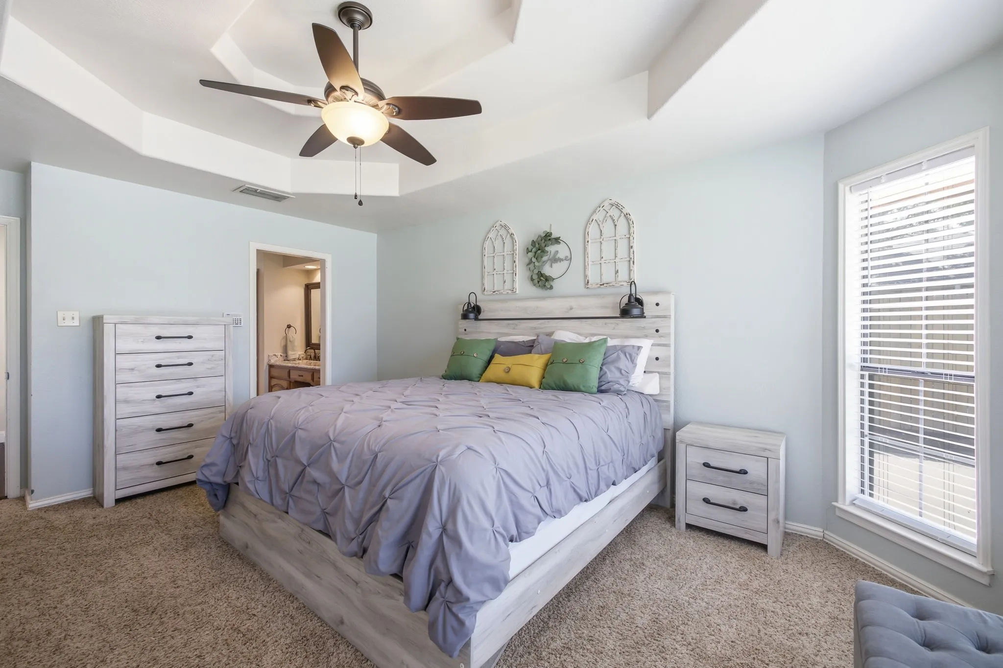 Single Family Residence For Sale in Denton County , 11 Edgemere Drive, Trophy Club, Texas 76262, 3 Bedroom, 3 Bathroom, 2 Garage spaces, 2,068 Sqft, built in 1984, mls#21350546, Real Estate Agent in Trophy Club, Homes For Sale in Denton county, Homes For Sale in Trophy Club, Realtor in Trophy Club Texas, Real Estate Brokerage Independent Realty Texas, Luminita Cordes Realtor
