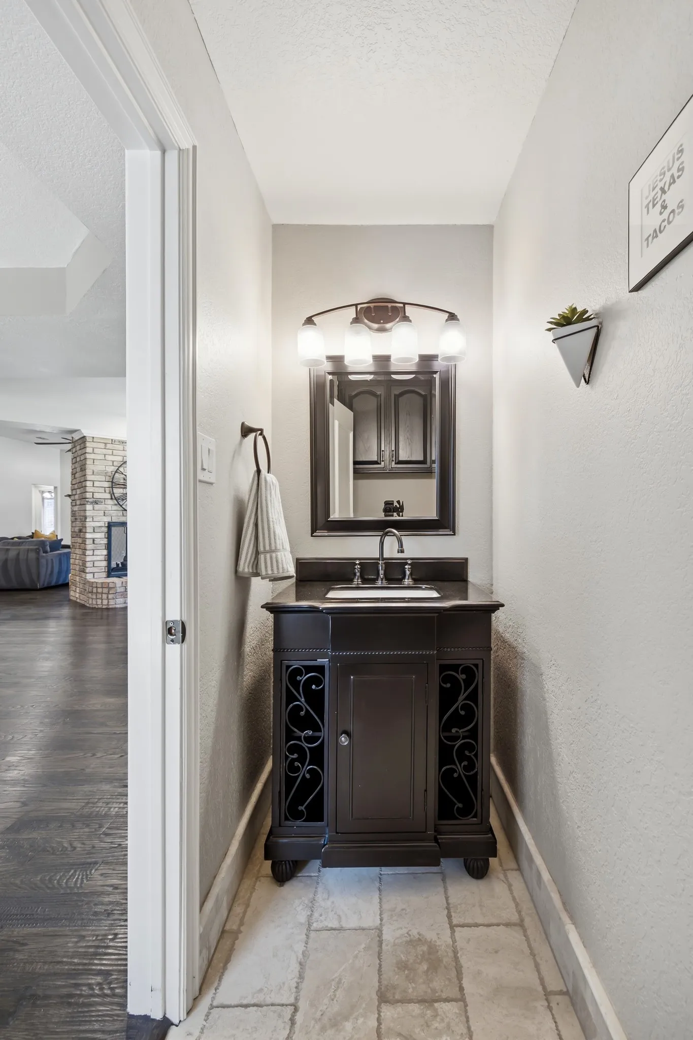 Single Family Residence For Sale in Denton County , 11 Edgemere Drive, Trophy Club, Texas 76262, 3 Bedroom, 3 Bathroom, 2 Garage spaces, 2,068 Sqft, built in 1984, mls#21350546, Real Estate Agent in Trophy Club, Homes For Sale in Denton county, Homes For Sale in Trophy Club, Realtor in Trophy Club Texas, Real Estate Brokerage Independent Realty Texas, Luminita Cordes Realtor