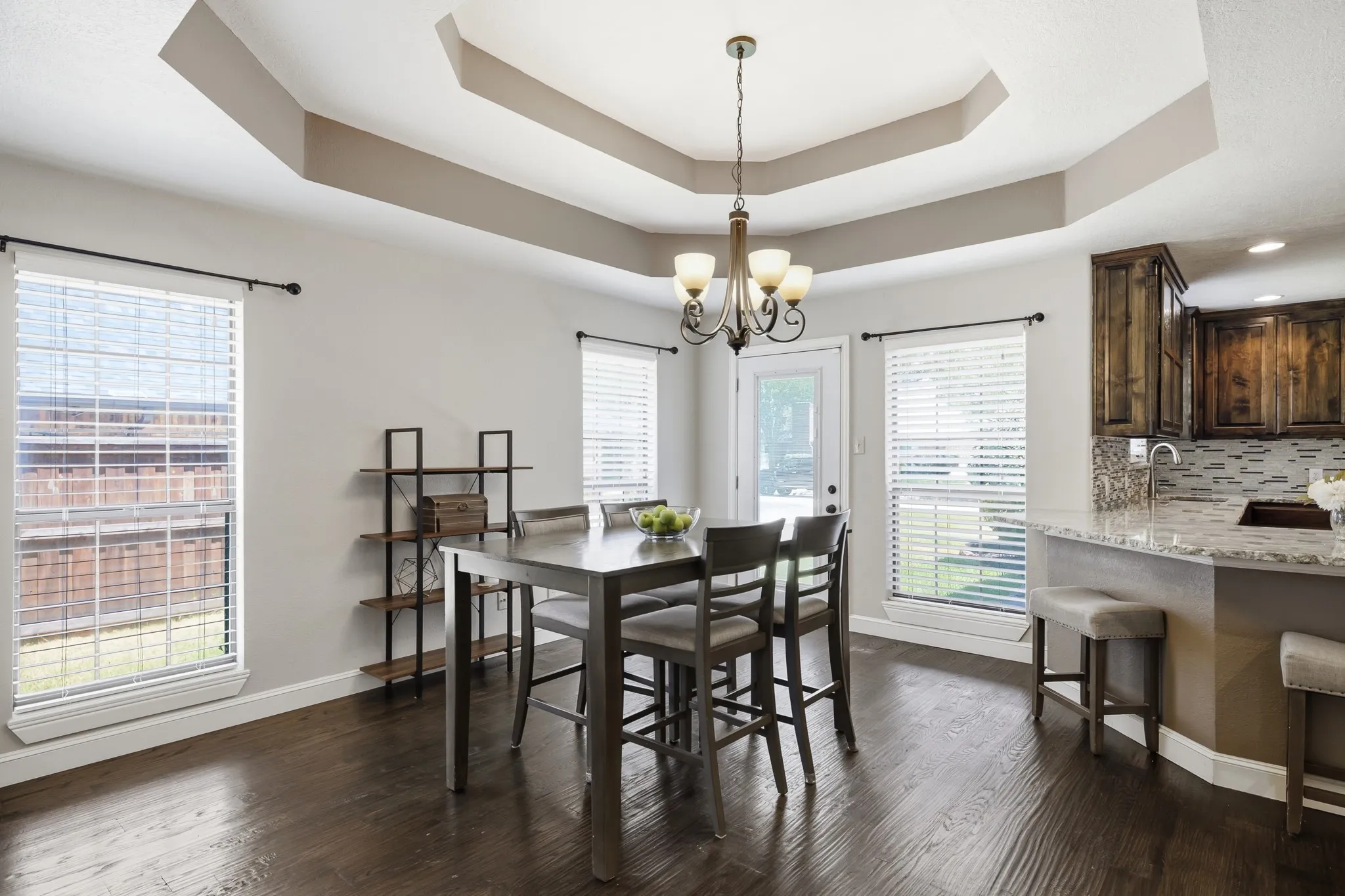 Single Family Residence For Sale in Denton County , 11 Edgemere Drive, Trophy Club, Texas 76262, 3 Bedroom, 3 Bathroom, 2 Garage spaces, 2,068 Sqft, built in 1984, mls#21350546, Real Estate Agent in Trophy Club, Homes For Sale in Denton county, Homes For Sale in Trophy Club, Realtor in Trophy Club Texas, Real Estate Brokerage Independent Realty Texas, Luminita Cordes Realtor