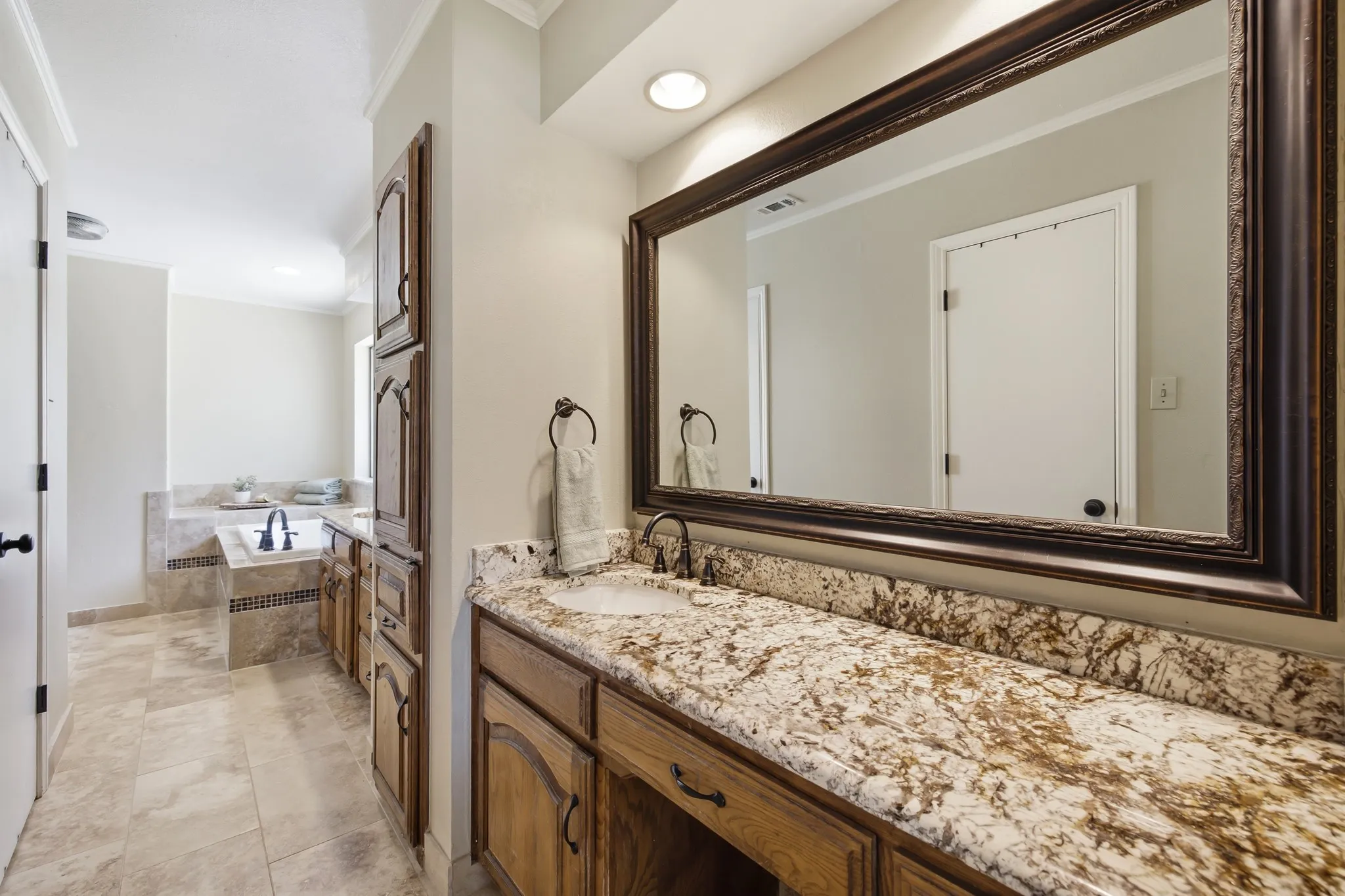 Single Family Residence For Sale in Denton County , 11 Edgemere Drive, Trophy Club, Texas 76262, 3 Bedroom, 3 Bathroom, 2 Garage spaces, 2,068 Sqft, built in 1984, mls#21350546, Real Estate Agent in Trophy Club, Homes For Sale in Denton county, Homes For Sale in Trophy Club, Realtor in Trophy Club Texas, Real Estate Brokerage Independent Realty Texas, Luminita Cordes Realtor