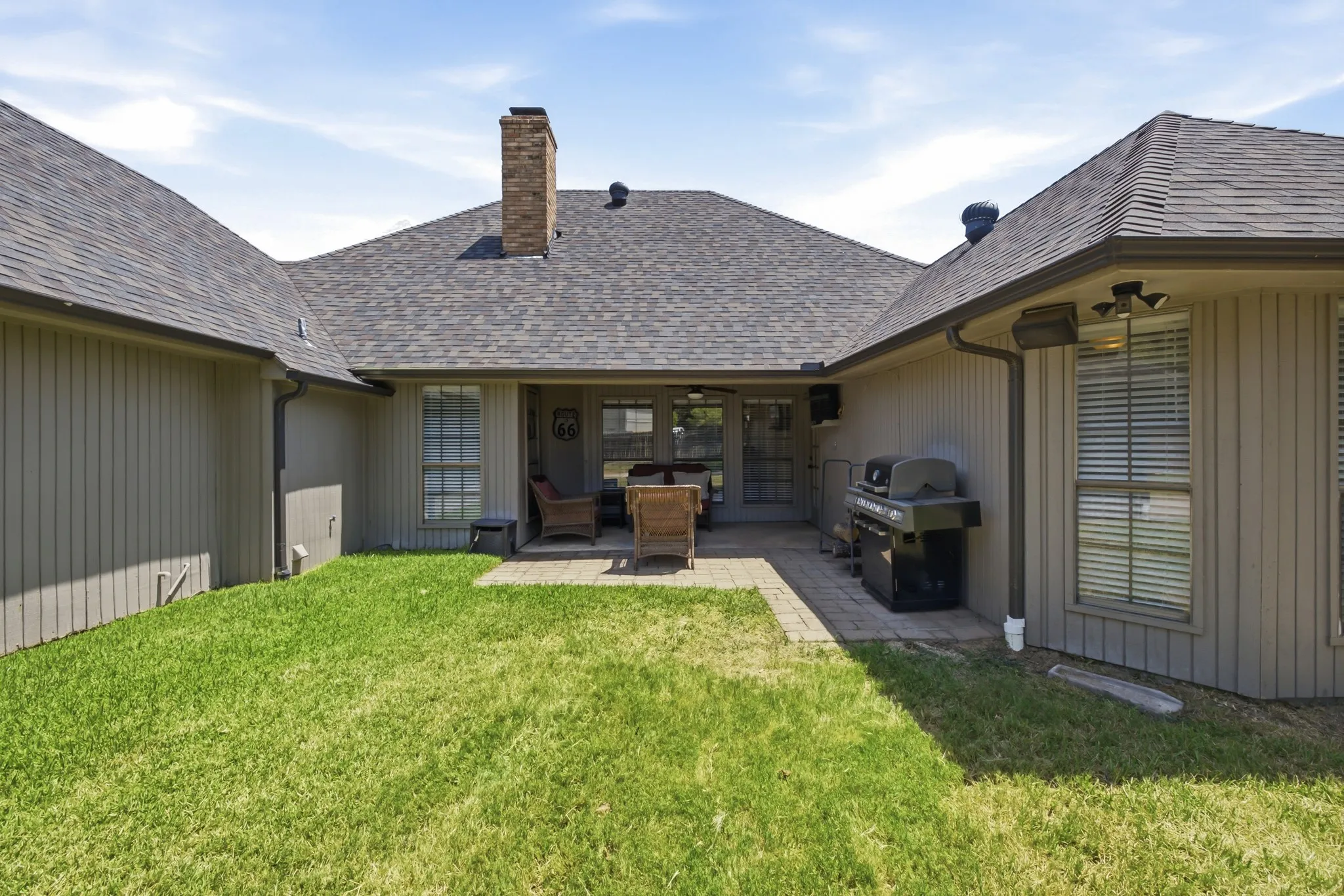 Single Family Residence For Sale in Denton County , 11 Edgemere Drive, Trophy Club, Texas 76262, 3 Bedroom, 3 Bathroom, 2 Garage spaces, 2,068 Sqft, built in 1984, mls#21350546, Real Estate Agent in Trophy Club, Homes For Sale in Denton county, Homes For Sale in Trophy Club, Realtor in Trophy Club Texas, Real Estate Brokerage Independent Realty Texas, Luminita Cordes Realtor