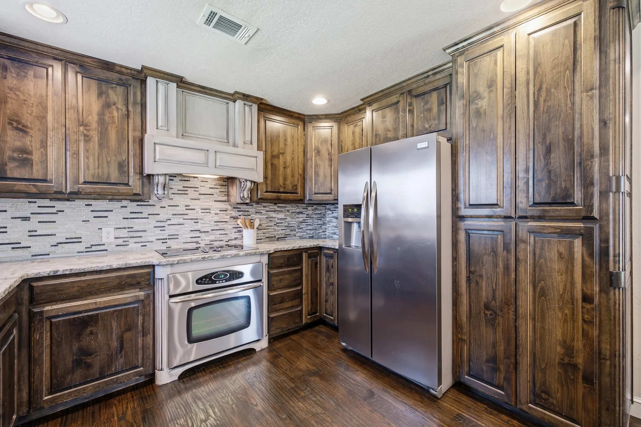 Single Family Residence For Sale in Denton County , 11 Edgemere Drive, Trophy Club, Texas 76262, 3 Bedroom, 3 Bathroom, 2 Garage spaces, 2,068 Sqft, built in 1984, mls#21350546, Real Estate Agent in Trophy Club, Homes For Sale in Denton county, Homes For Sale in Trophy Club, Realtor in Trophy Club Texas, Real Estate Brokerage Independent Realty Texas, Luminita Cordes Realtor