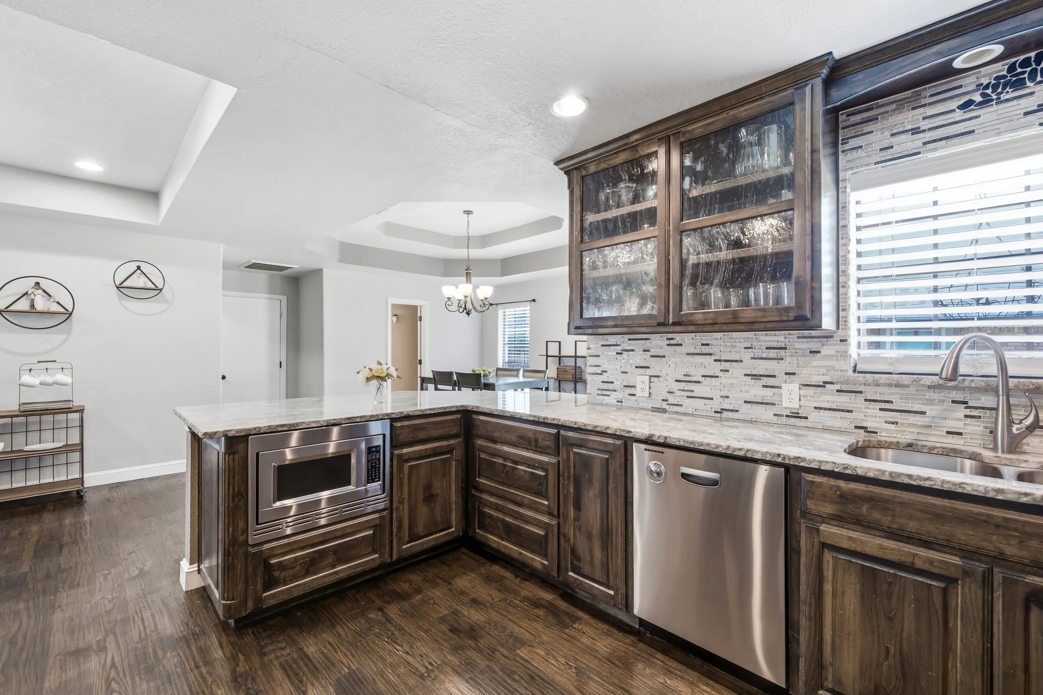 Single Family Residence For Sale in Denton County , 11 Edgemere Drive, Trophy Club, Texas 76262, 3 Bedroom, 3 Bathroom, 2 Garage spaces, 2,068 Sqft, built in 1984, mls#21350546, Real Estate Agent in Trophy Club, Homes For Sale in Denton county, Homes For Sale in Trophy Club, Realtor in Trophy Club Texas, Real Estate Brokerage Independent Realty Texas, Luminita Cordes Realtor