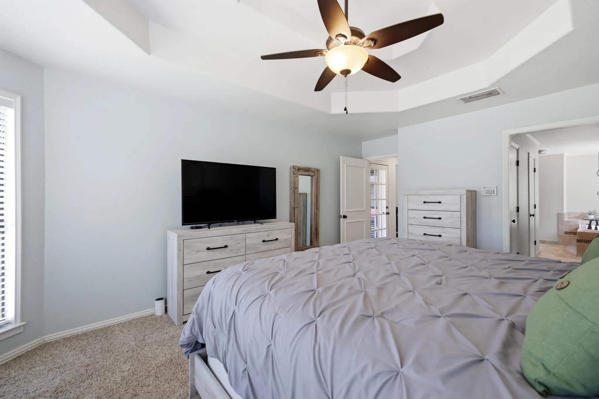 Single Family Residence For Sale in Denton County , 11 Edgemere Drive, Trophy Club, Texas 76262, 3 Bedroom, 3 Bathroom, 2 Garage spaces, 2,068 Sqft, built in 1984, mls#21350546, Real Estate Agent in Trophy Club, Homes For Sale in Denton county, Homes For Sale in Trophy Club, Realtor in Trophy Club Texas, Real Estate Brokerage Independent Realty Texas, Luminita Cordes Realtor