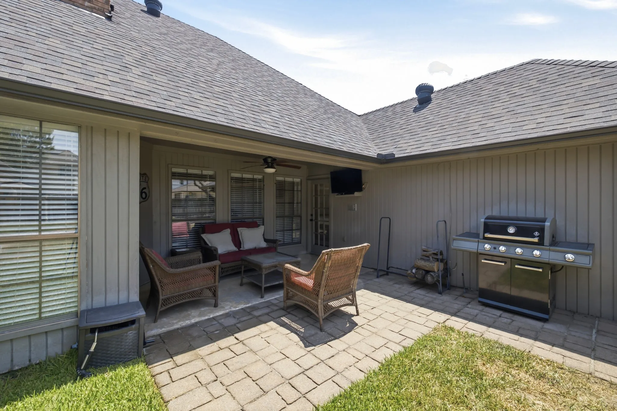 Single Family Residence For Sale in Denton County , 11 Edgemere Drive, Trophy Club, Texas 76262, 3 Bedroom, 3 Bathroom, 2 Garage spaces, 2,068 Sqft, built in 1984, mls#21350546, Real Estate Agent in Trophy Club, Homes For Sale in Denton county, Homes For Sale in Trophy Club, Realtor in Trophy Club Texas, Real Estate Brokerage Independent Realty Texas, Luminita Cordes Realtor