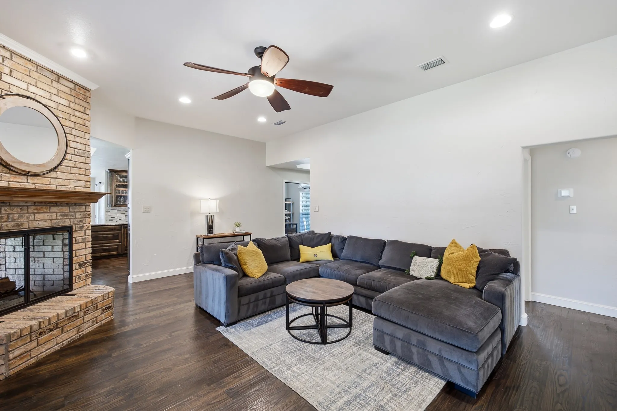 Single Family Residence For Sale in Denton County , 11 Edgemere Drive, Trophy Club, Texas 76262, 3 Bedroom, 3 Bathroom, 2 Garage spaces, 2,068 Sqft, built in 1984, mls#21350546, Real Estate Agent in Trophy Club, Homes For Sale in Denton county, Homes For Sale in Trophy Club, Realtor in Trophy Club Texas, Real Estate Brokerage Independent Realty Texas, Luminita Cordes Realtor