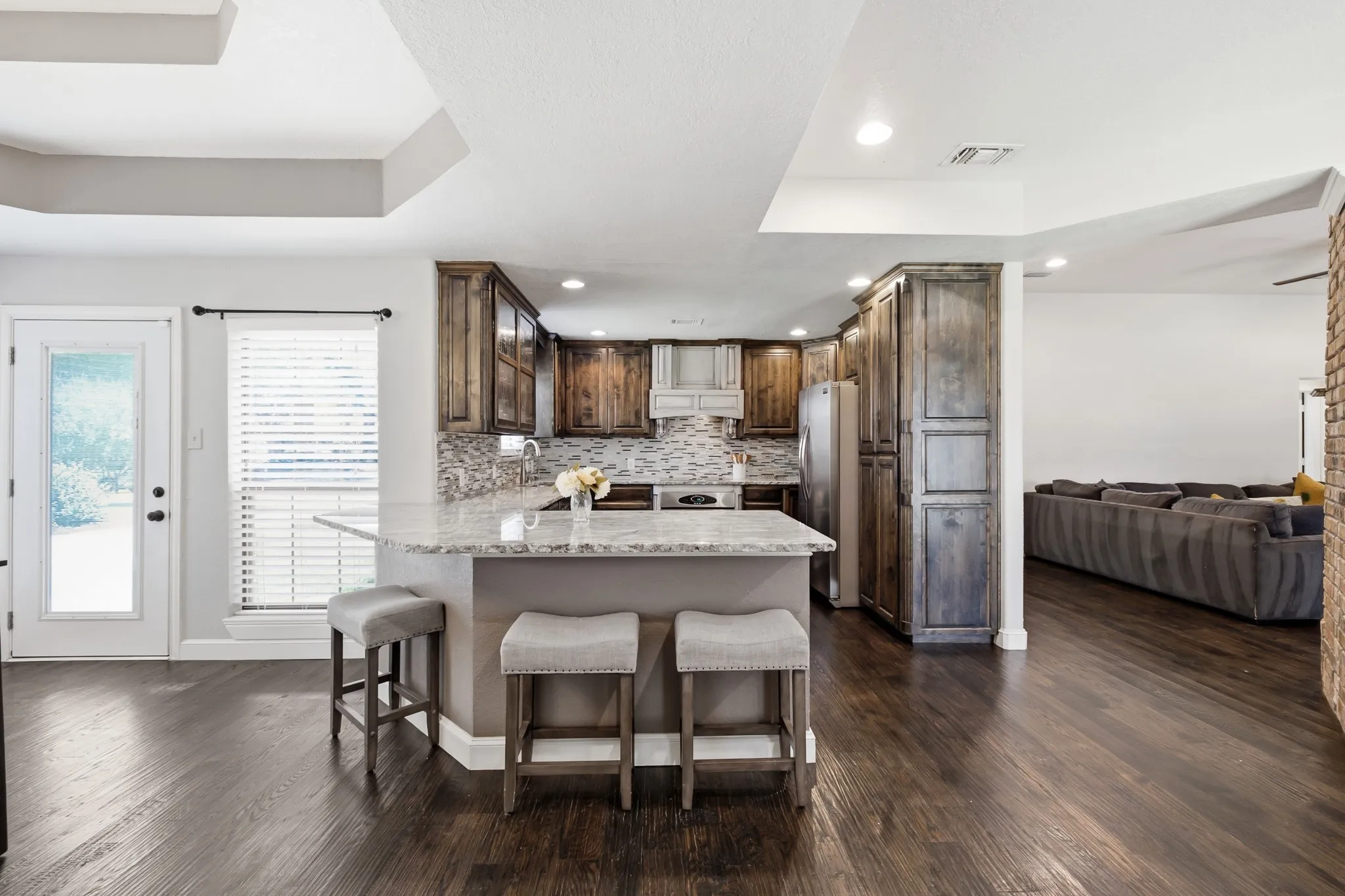 Single Family Residence For Sale in Denton County , 11 Edgemere Drive, Trophy Club, Texas 76262, 3 Bedroom, 3 Bathroom, 2 Garage spaces, 2,068 Sqft, built in 1984, mls#21350546, Real Estate Agent in Trophy Club, Homes For Sale in Denton county, Homes For Sale in Trophy Club, Realtor in Trophy Club Texas, Real Estate Brokerage Independent Realty Texas, Luminita Cordes Realtor
