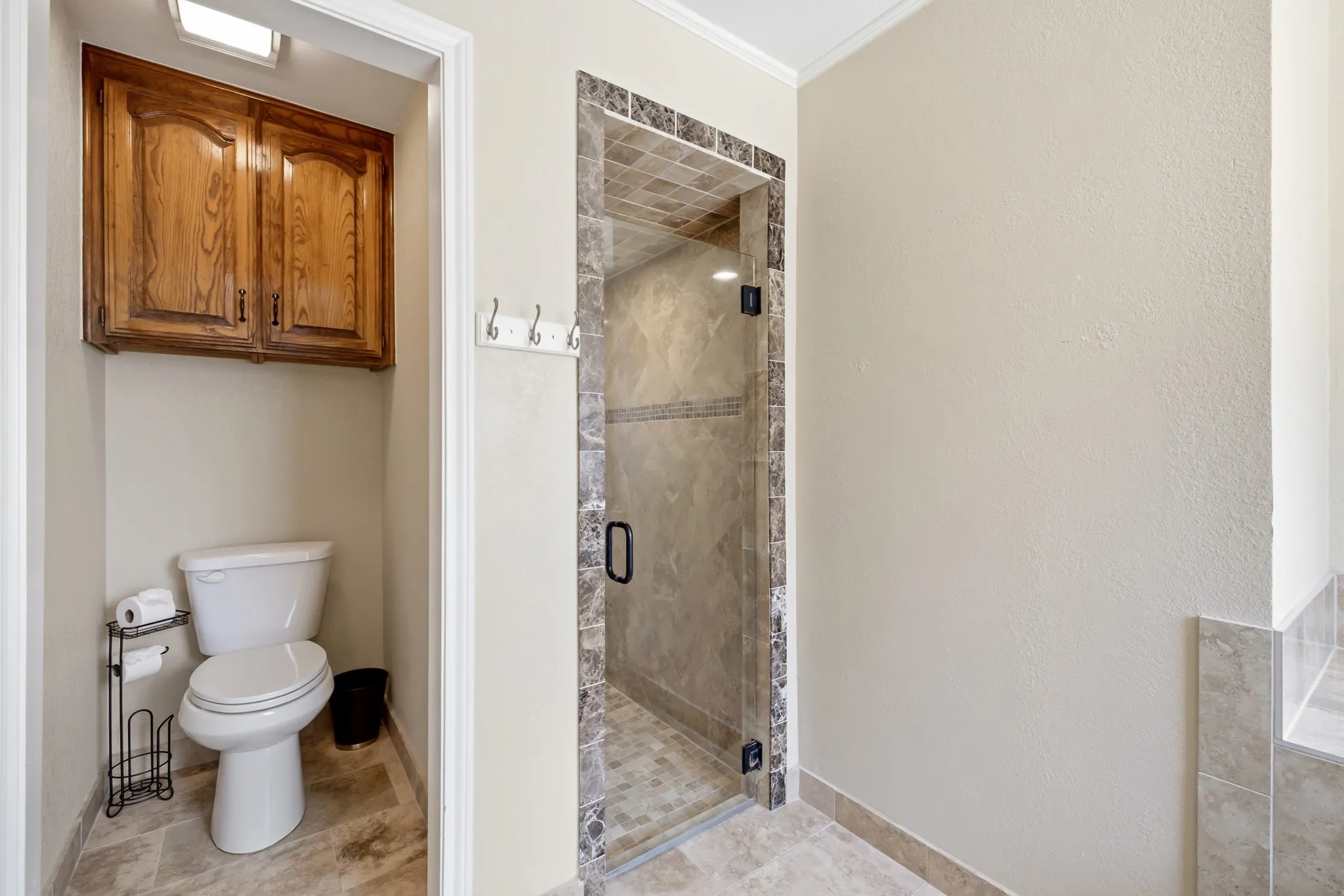 Single Family Residence For Sale in Denton County , 11 Edgemere Drive, Trophy Club, Texas 76262, 3 Bedroom, 3 Bathroom, 2 Garage spaces, 2,068 Sqft, built in 1984, mls#21350546, Real Estate Agent in Trophy Club, Homes For Sale in Denton county, Homes For Sale in Trophy Club, Realtor in Trophy Club Texas, Real Estate Brokerage Independent Realty Texas, Luminita Cordes Realtor
