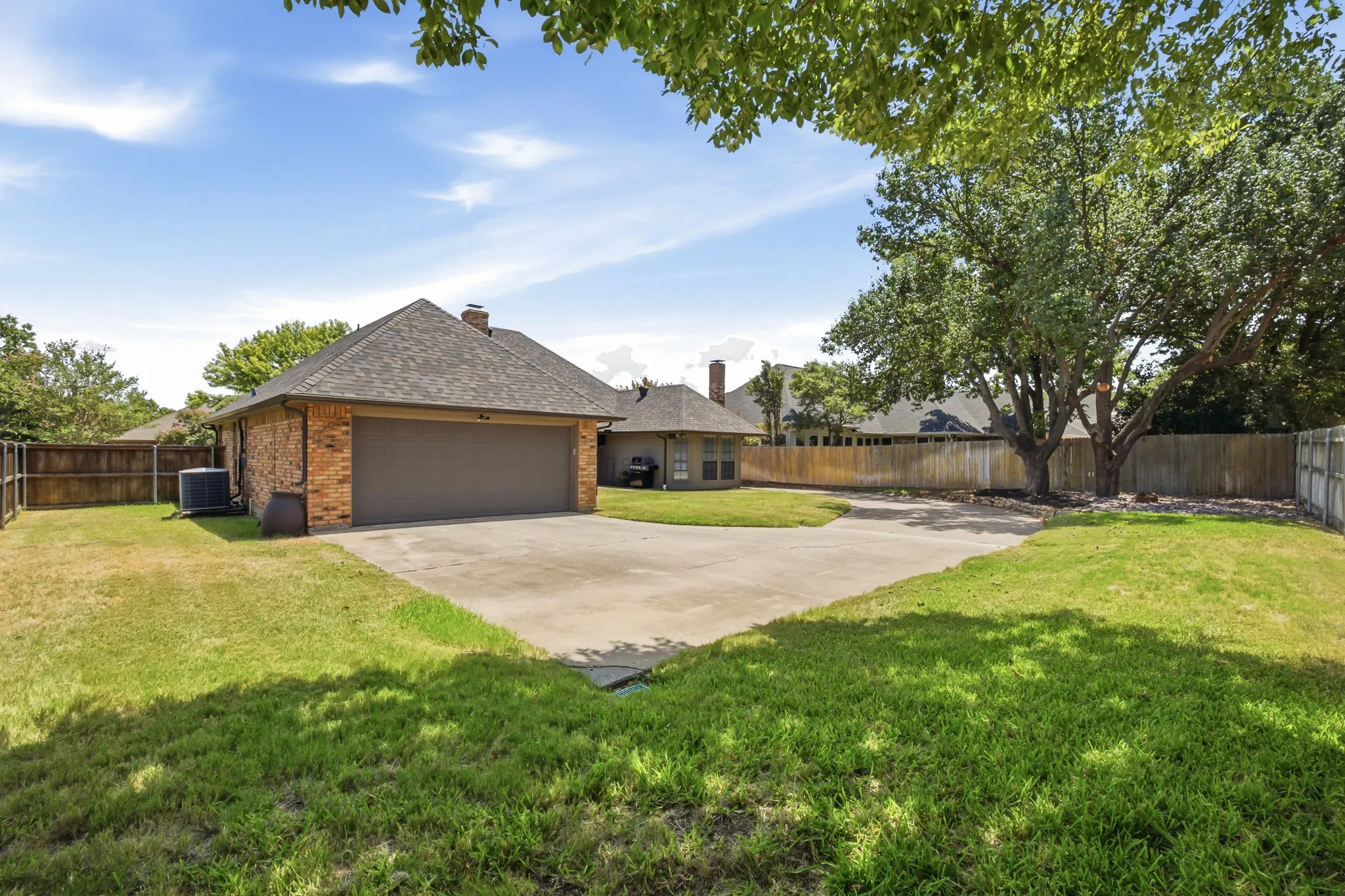 Single Family Residence For Sale in Denton County , 11 Edgemere Drive, Trophy Club, Texas 76262, 3 Bedroom, 3 Bathroom, 2 Garage spaces, 2,068 Sqft, built in 1984, mls#21350546, Real Estate Agent in Trophy Club, Homes For Sale in Denton county, Homes For Sale in Trophy Club, Realtor in Trophy Club Texas, Real Estate Brokerage Independent Realty Texas, Luminita Cordes Realtor
