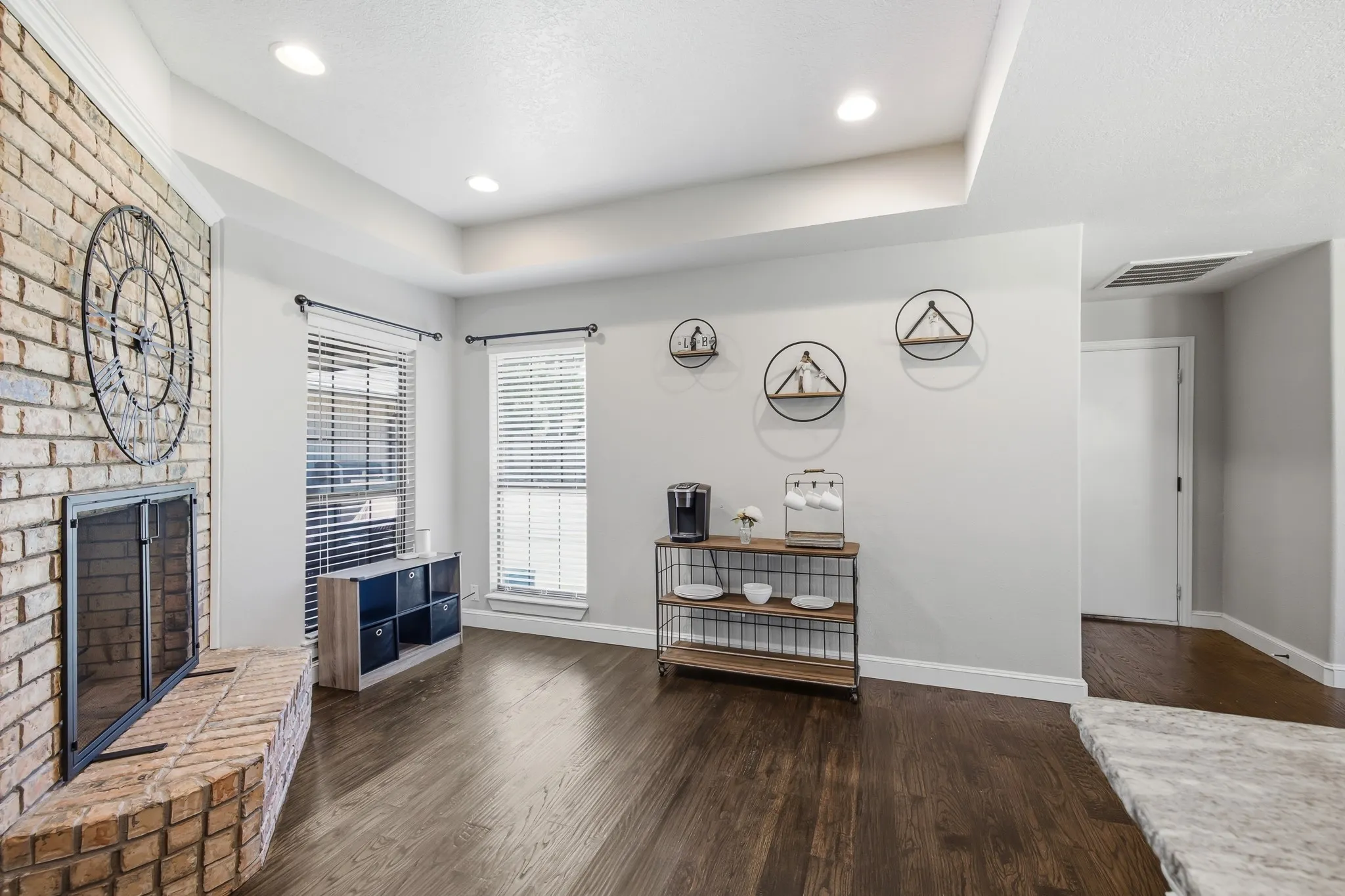 Single Family Residence For Sale in Denton County , 11 Edgemere Drive, Trophy Club, Texas 76262, 3 Bedroom, 3 Bathroom, 2 Garage spaces, 2,068 Sqft, built in 1984, mls#21350546, Real Estate Agent in Trophy Club, Homes For Sale in Denton county, Homes For Sale in Trophy Club, Realtor in Trophy Club Texas, Real Estate Brokerage Independent Realty Texas, Luminita Cordes Realtor