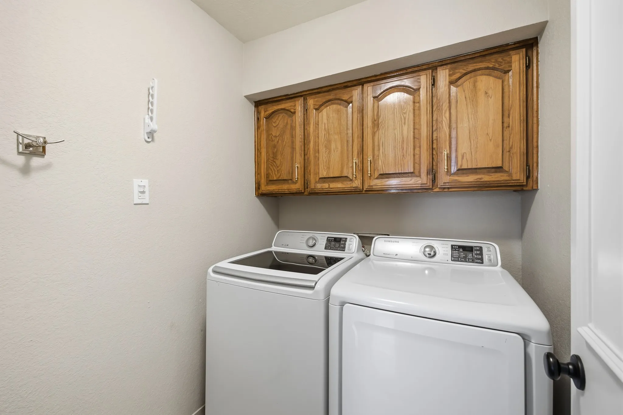 Single Family Residence For Sale in Denton County , 11 Edgemere Drive, Trophy Club, Texas 76262, 3 Bedroom, 3 Bathroom, 2 Garage spaces, 2,068 Sqft, built in 1984, mls#21350546, Real Estate Agent in Trophy Club, Homes For Sale in Denton county, Homes For Sale in Trophy Club, Realtor in Trophy Club Texas, Real Estate Brokerage Independent Realty Texas, Luminita Cordes Realtor