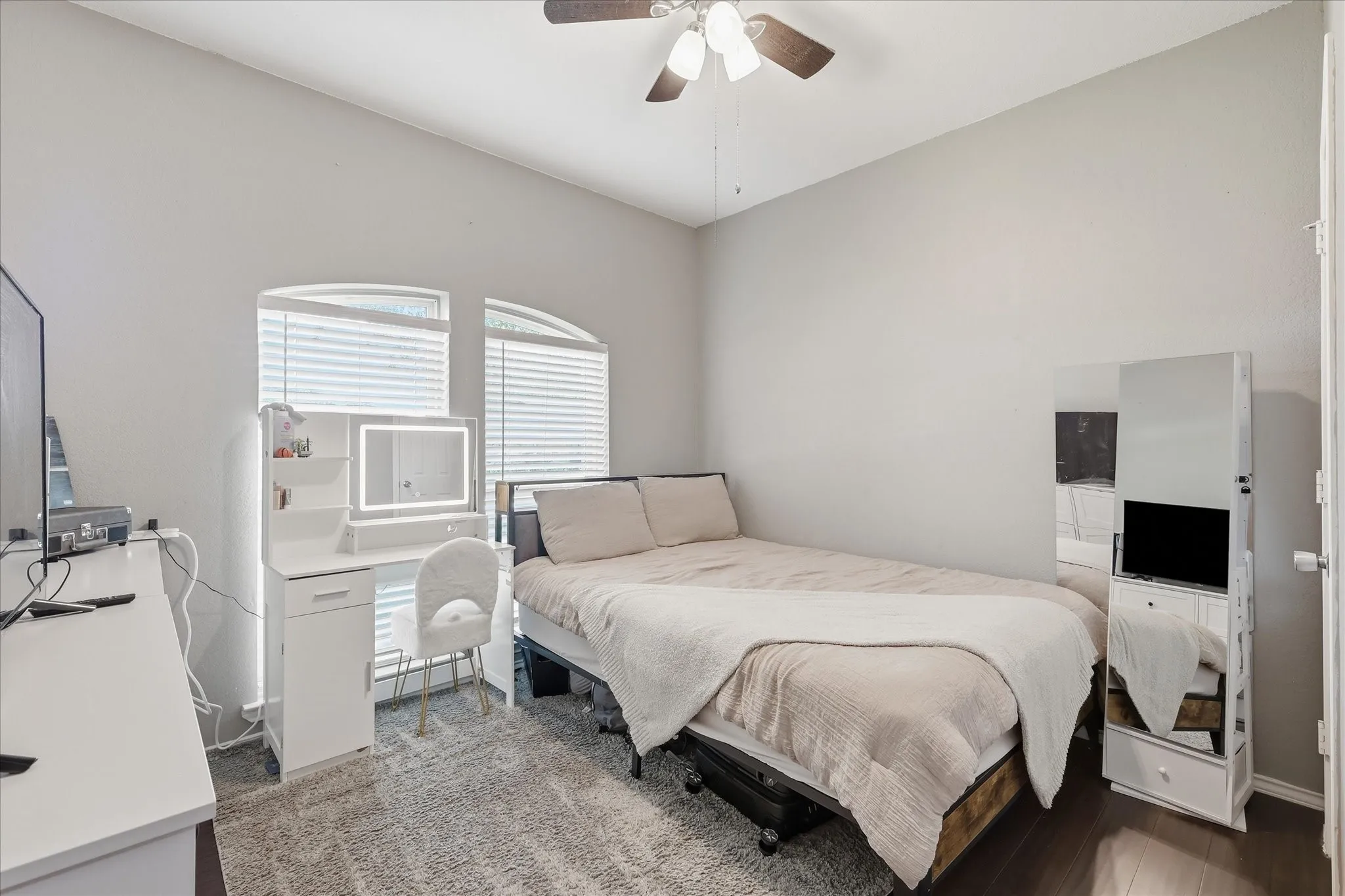 Additional bedroom.