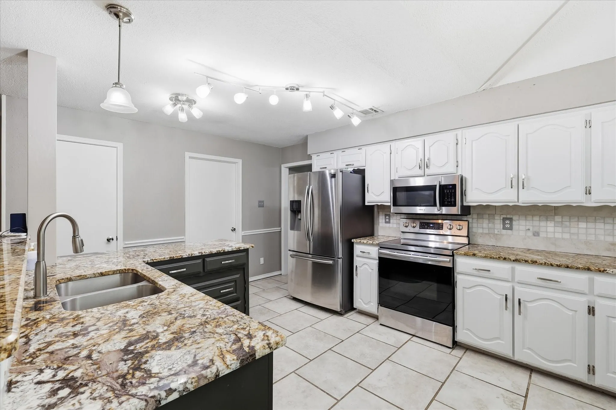 Gorgeous countertops.