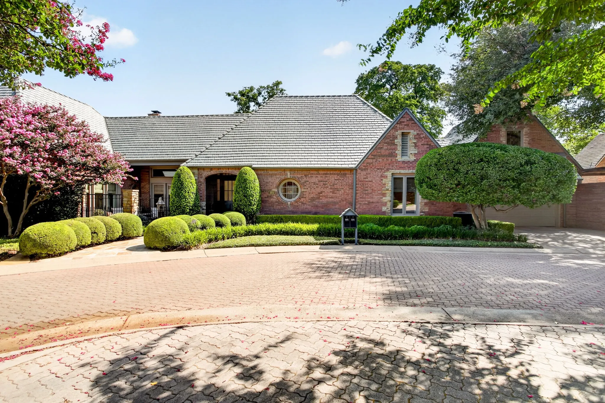 Single Family Residence For Sale in Tarrant County , 4902 Westbriar Drive, Fort Worth, Texas 76109, 3 Bedroom, 4 Bathroom, 2 Garage spaces, 3,096 Sqft, built in 1983, mls#21352190, Real Estate Agent in Fort Worth, Homes For Sale in Tarrant county, Homes For Sale in Fort Worth, Realtor in Fort Worth Texas, Real Estate Brokerage Independent Realty Texas, Luminita Cordes Realtor