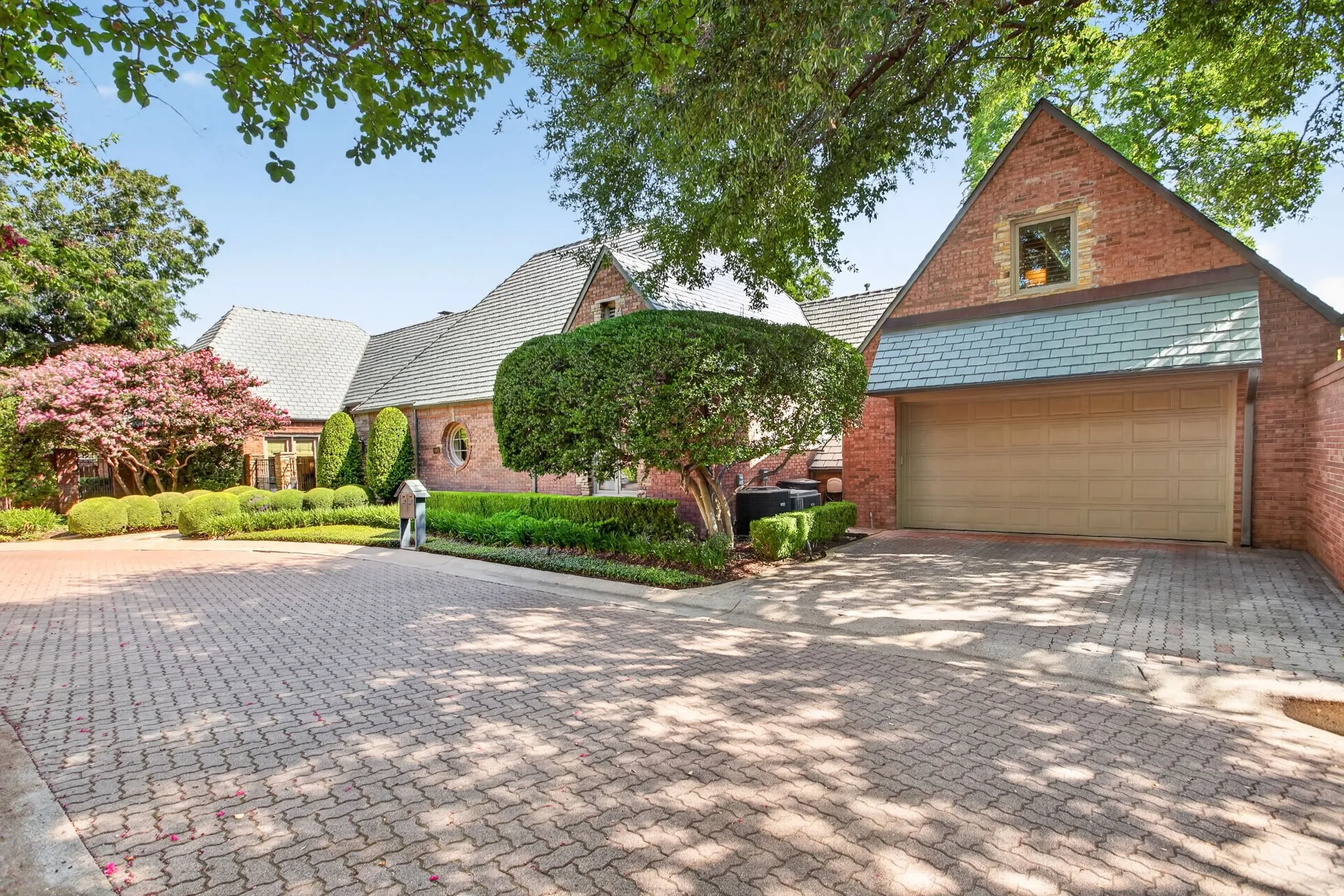 Single Family Residence For Sale in Tarrant County , 4902 Westbriar Drive, Fort Worth, Texas 76109, 3 Bedroom, 4 Bathroom, 2 Garage spaces, 3,096 Sqft, built in 1983, mls#21352190, Real Estate Agent in Fort Worth, Homes For Sale in Tarrant county, Homes For Sale in Fort Worth, Realtor in Fort Worth Texas, Real Estate Brokerage Independent Realty Texas, Luminita Cordes Realtor