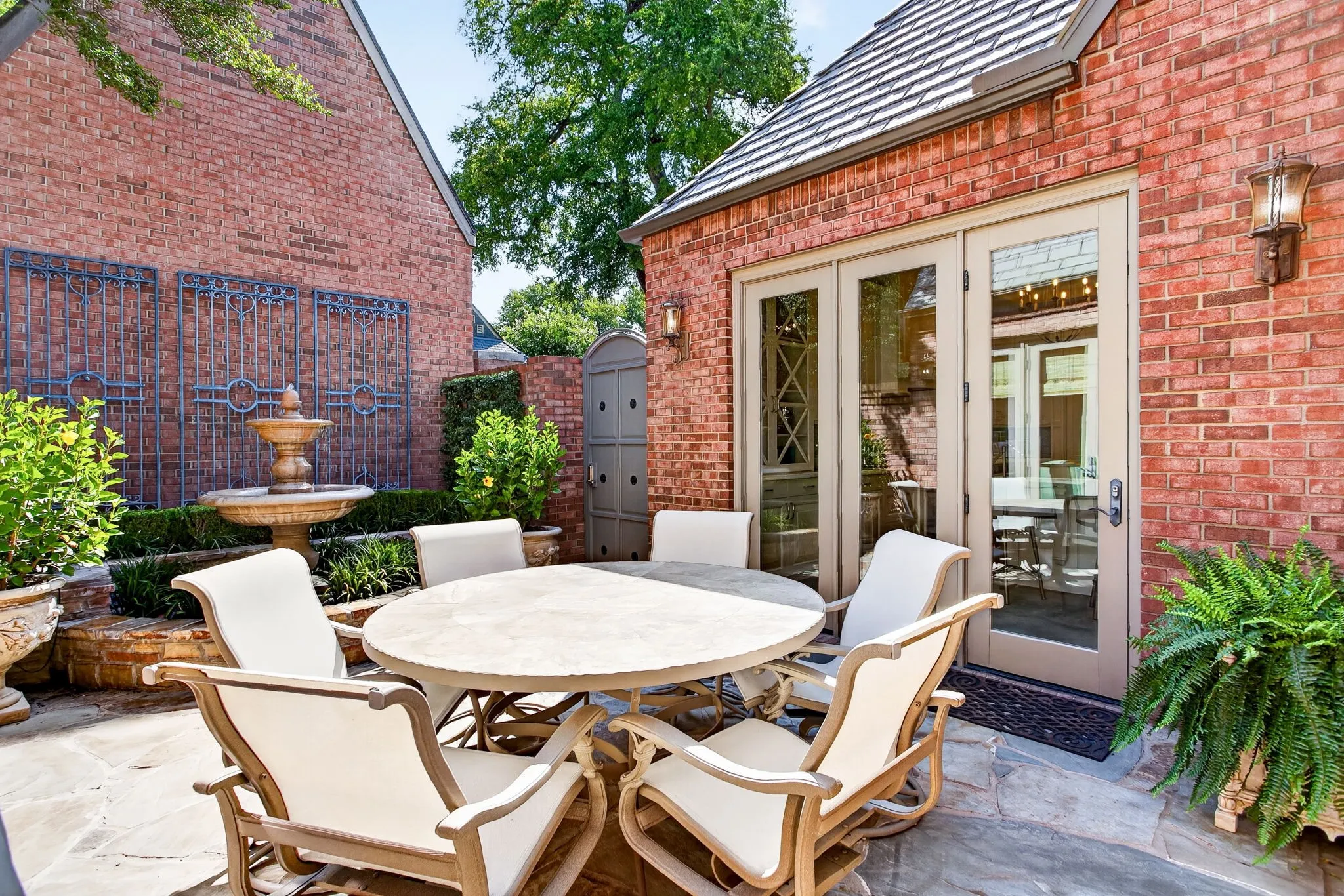 Single Family Residence For Sale in Tarrant County , 4902 Westbriar Drive, Fort Worth, Texas 76109, 3 Bedroom, 4 Bathroom, 2 Garage spaces, 3,096 Sqft, built in 1983, mls#21352190, Real Estate Agent in Fort Worth, Homes For Sale in Tarrant county, Homes For Sale in Fort Worth, Realtor in Fort Worth Texas, Real Estate Brokerage Independent Realty Texas, Luminita Cordes Realtor