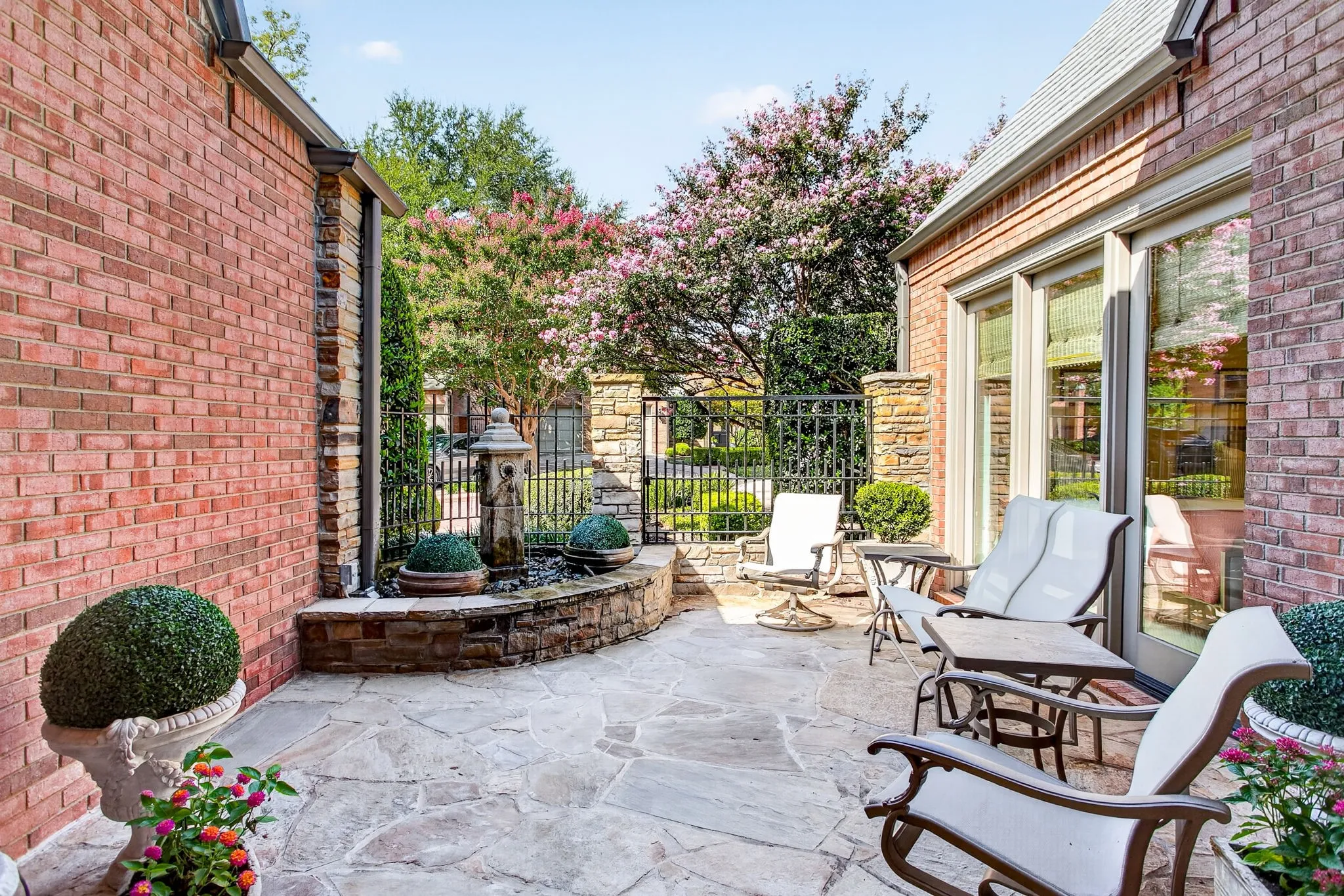 Single Family Residence For Sale in Tarrant County , 4902 Westbriar Drive, Fort Worth, Texas 76109, 3 Bedroom, 4 Bathroom, 2 Garage spaces, 3,096 Sqft, built in 1983, mls#21352190, Real Estate Agent in Fort Worth, Homes For Sale in Tarrant county, Homes For Sale in Fort Worth, Realtor in Fort Worth Texas, Real Estate Brokerage Independent Realty Texas, Luminita Cordes Realtor