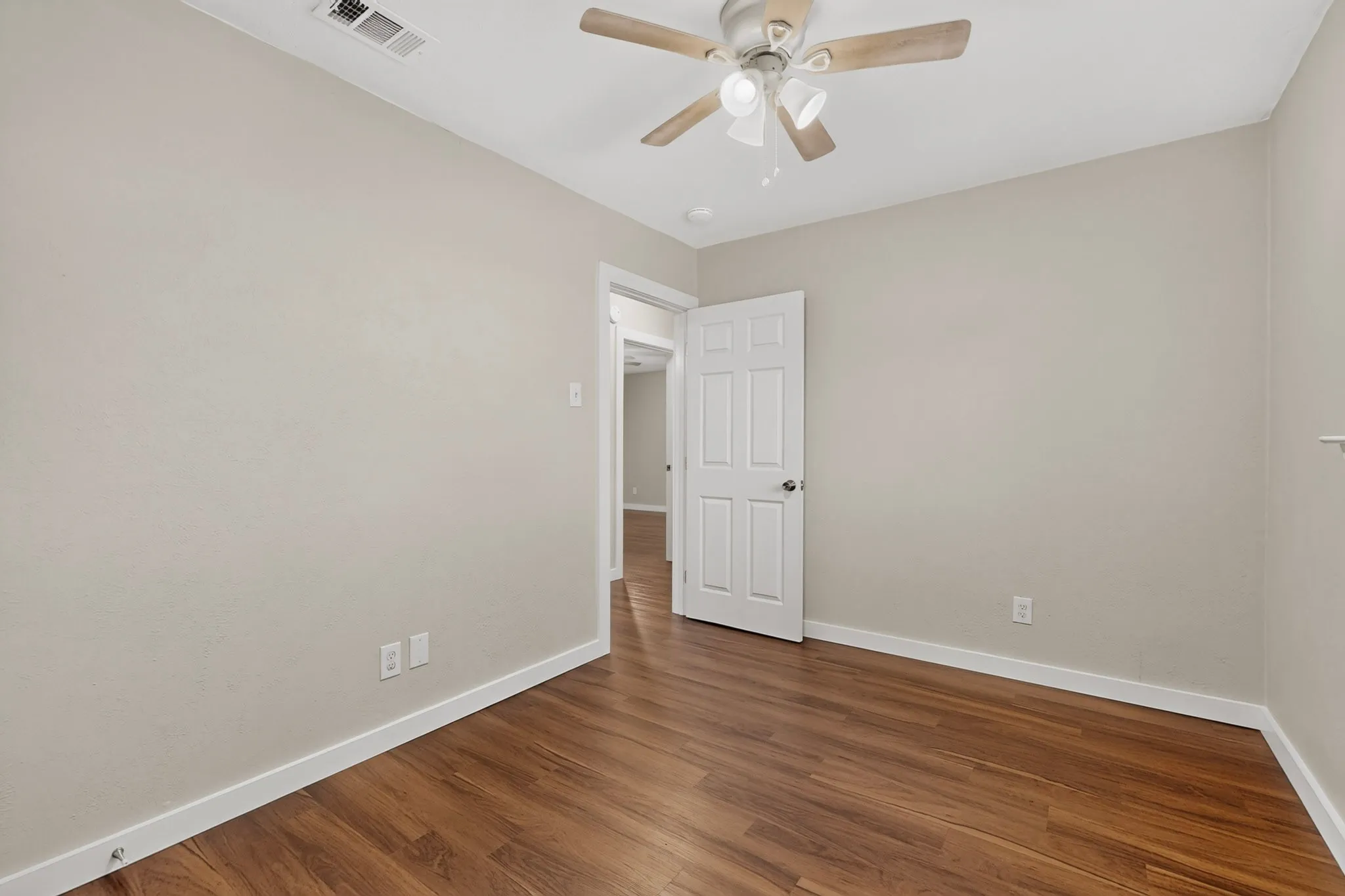 Single Family Residence For Rent in Collin County , 1717 Japonica Lane, Plano, Texas 75074, 3 Bedroom, 2 Bathroom, 1 Garage spaces, 1,384 Sqft, built in 1969, mls#21352157, Real Estate Agent in Plano, Homes For Rent in Collin county, Homes For Rent in Plano, Realtor in Plano Texas, Real Estate Brokerage Independent Realty Texas, Luminita Cordes Realtor