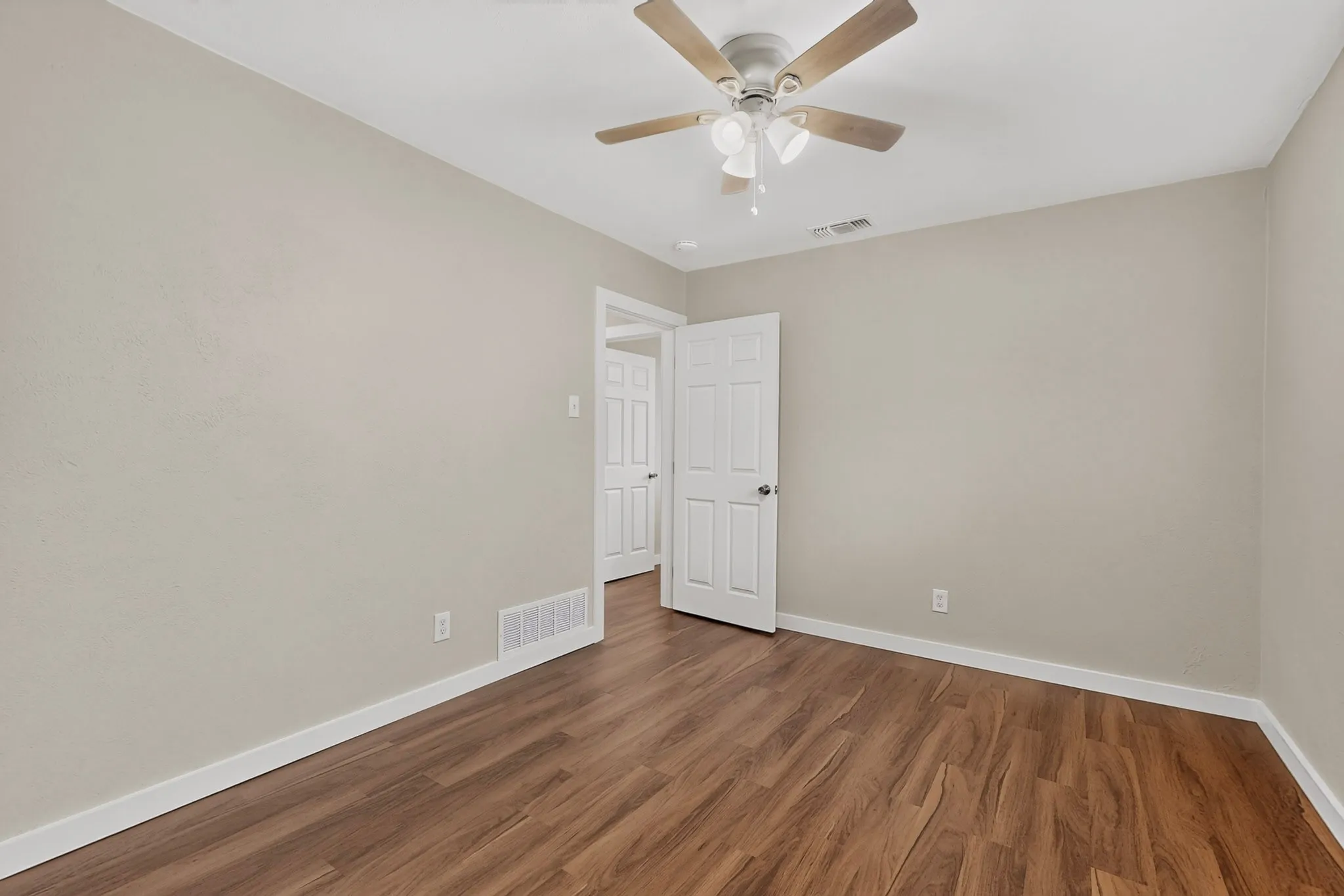Single Family Residence For Rent in Collin County , 1717 Japonica Lane, Plano, Texas 75074, 3 Bedroom, 2 Bathroom, 1 Garage spaces, 1,384 Sqft, built in 1969, mls#21352157, Real Estate Agent in Plano, Homes For Rent in Collin county, Homes For Rent in Plano, Realtor in Plano Texas, Real Estate Brokerage Independent Realty Texas, Luminita Cordes Realtor