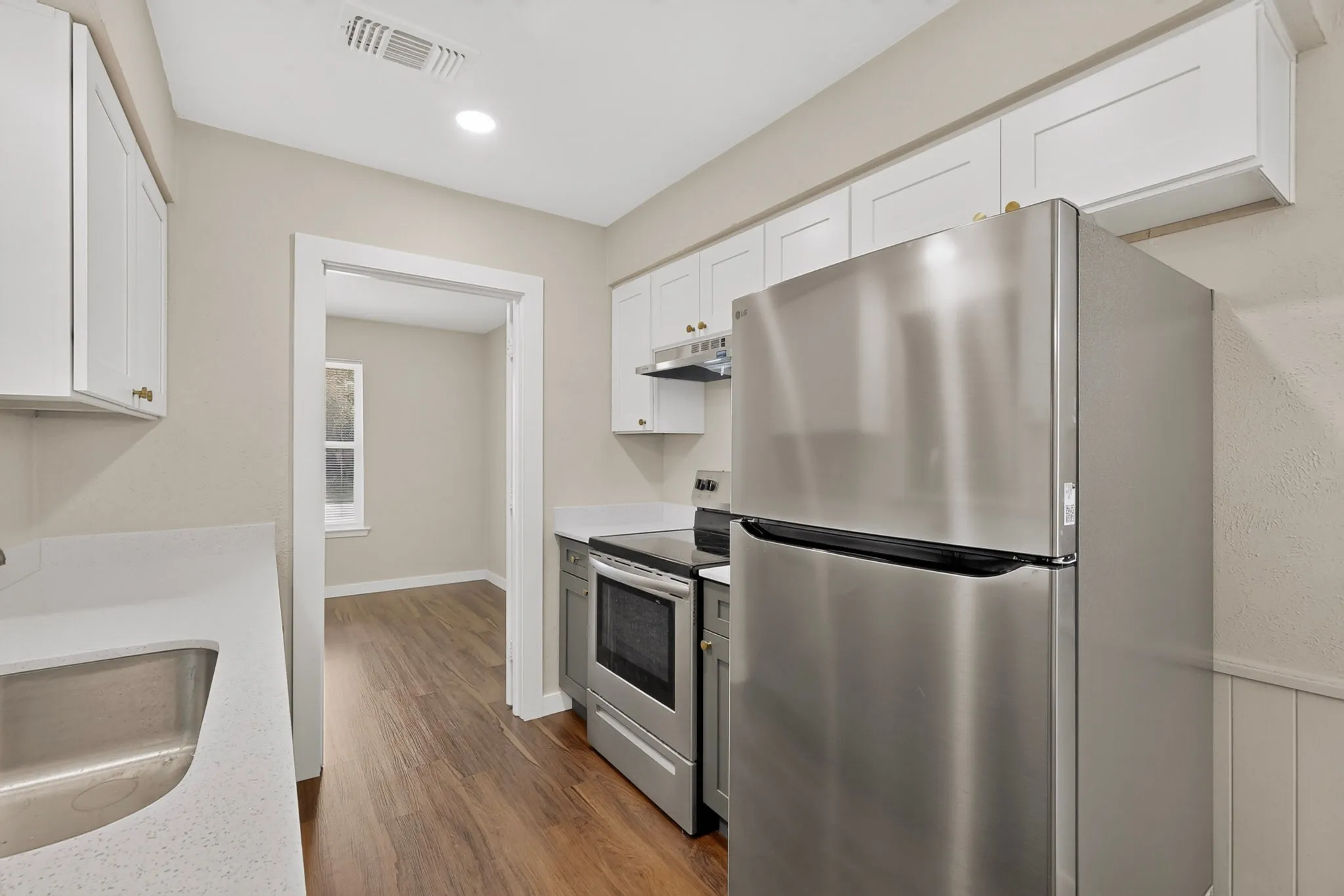 Single Family Residence For Rent in Collin County , 1717 Japonica Lane, Plano, Texas 75074, 3 Bedroom, 2 Bathroom, 1 Garage spaces, 1,384 Sqft, built in 1969, mls#21352157, Real Estate Agent in Plano, Homes For Rent in Collin county, Homes For Rent in Plano, Realtor in Plano Texas, Real Estate Brokerage Independent Realty Texas, Luminita Cordes Realtor