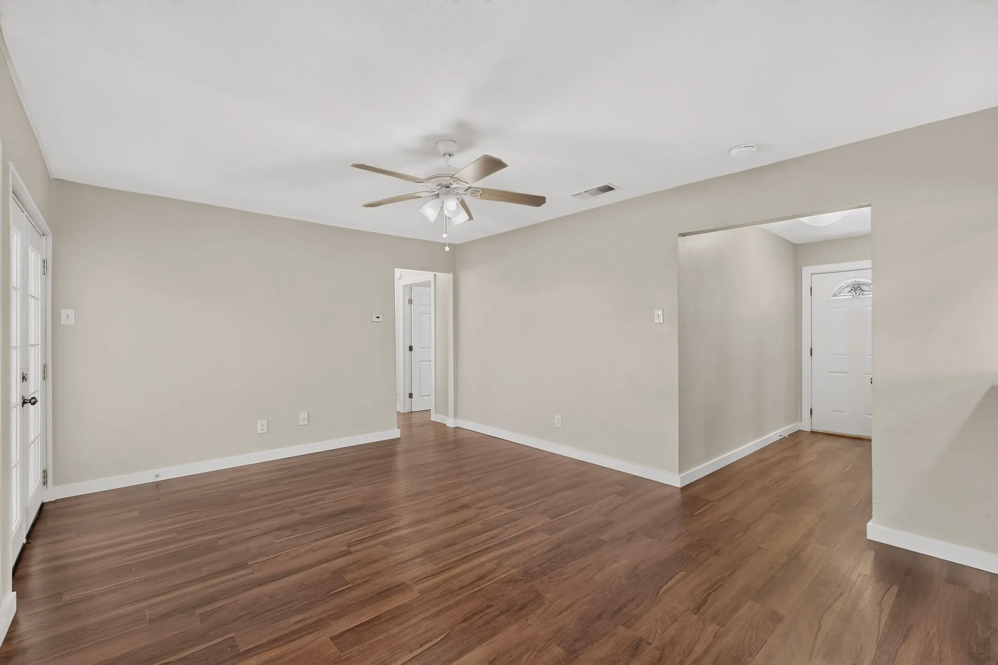 Single Family Residence For Rent in Collin County , 1717 Japonica Lane, Plano, Texas 75074, 3 Bedroom, 2 Bathroom, 1 Garage spaces, 1,384 Sqft, built in 1969, mls#21352157, Real Estate Agent in Plano, Homes For Rent in Collin county, Homes For Rent in Plano, Realtor in Plano Texas, Real Estate Brokerage Independent Realty Texas, Luminita Cordes Realtor