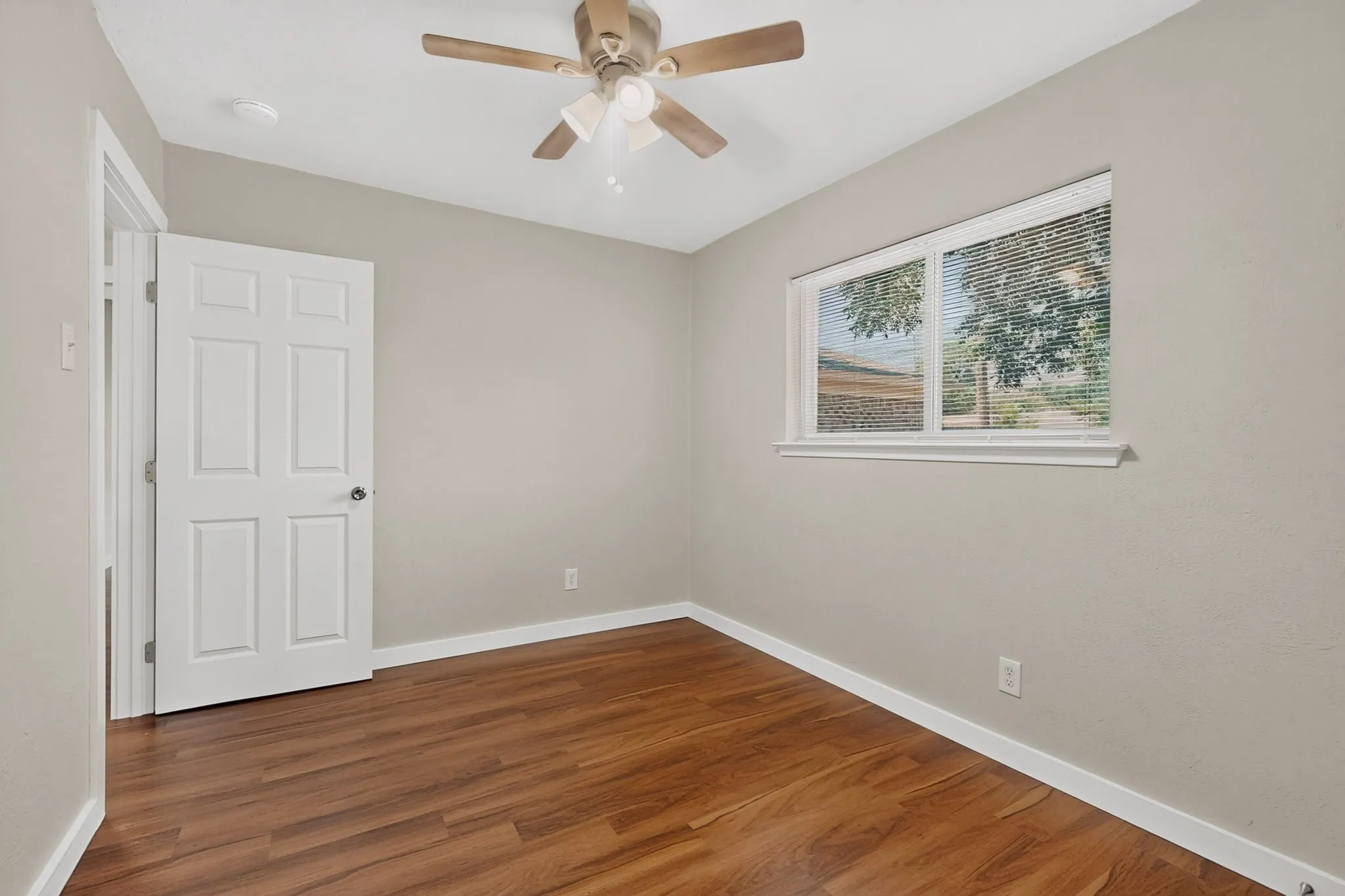 Single Family Residence For Rent in Collin County , 1717 Japonica Lane, Plano, Texas 75074, 3 Bedroom, 2 Bathroom, 1 Garage spaces, 1,384 Sqft, built in 1969, mls#21352157, Real Estate Agent in Plano, Homes For Rent in Collin county, Homes For Rent in Plano, Realtor in Plano Texas, Real Estate Brokerage Independent Realty Texas, Luminita Cordes Realtor